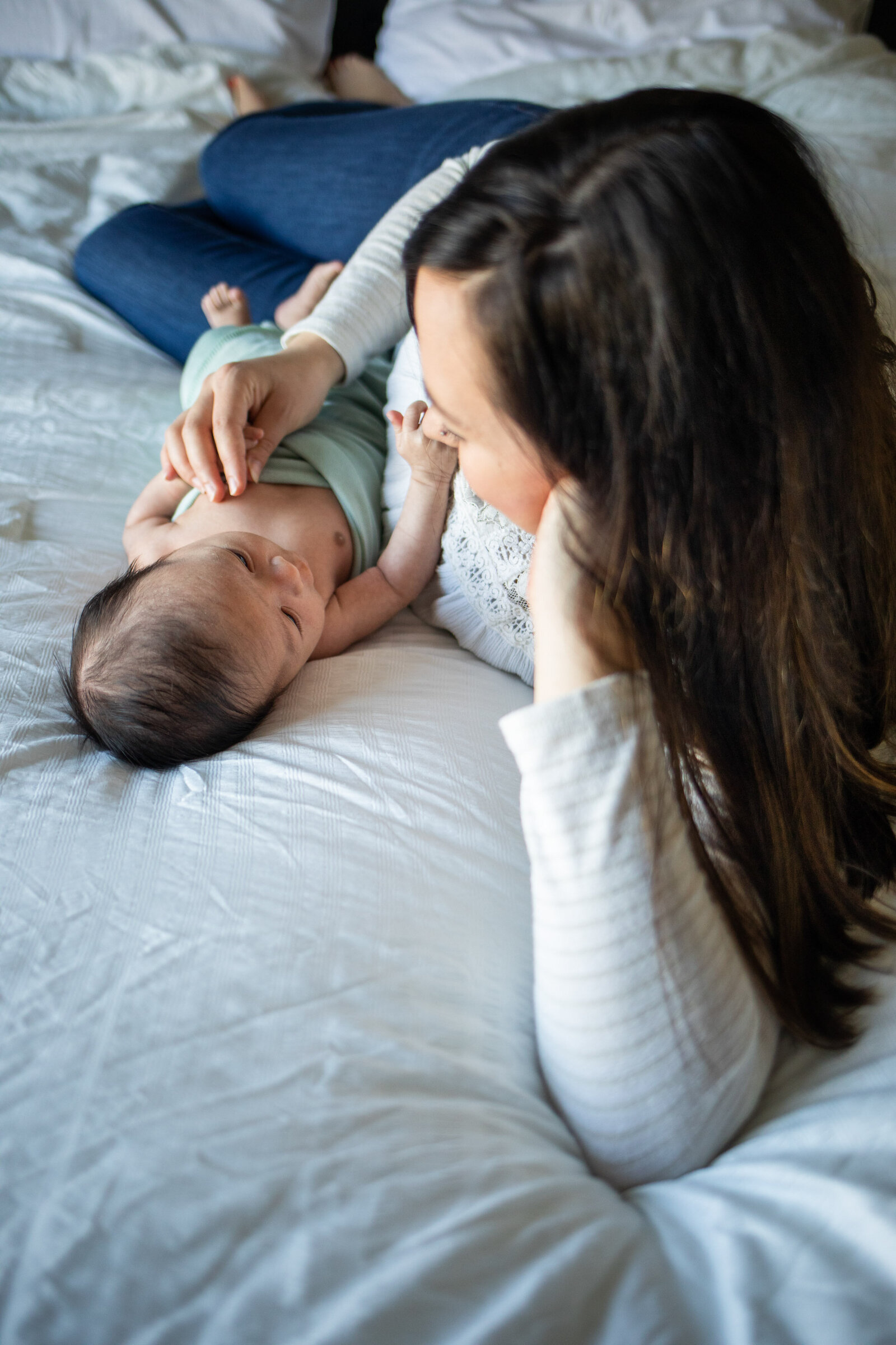Kansas_City_Newborn_Photography_mother_son_baby_laying_down_hair_flowing-6