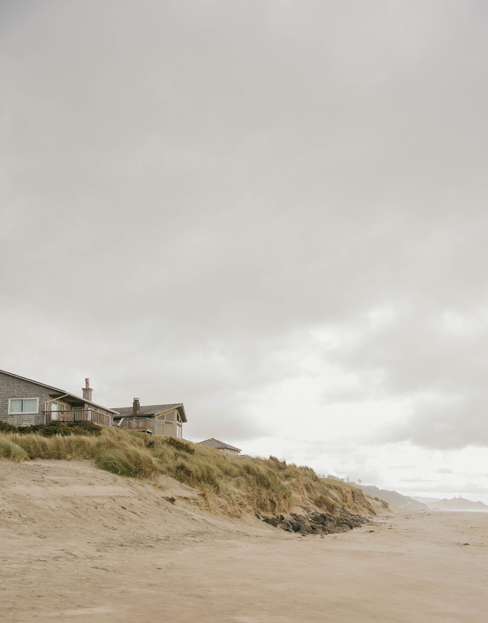 An elopement photographer captures a ceremony site in Oregon.