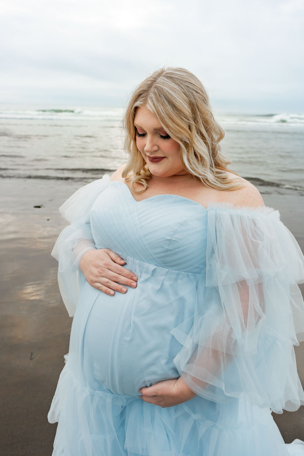 Maternity Photographer in Lincoln City, Oregon 