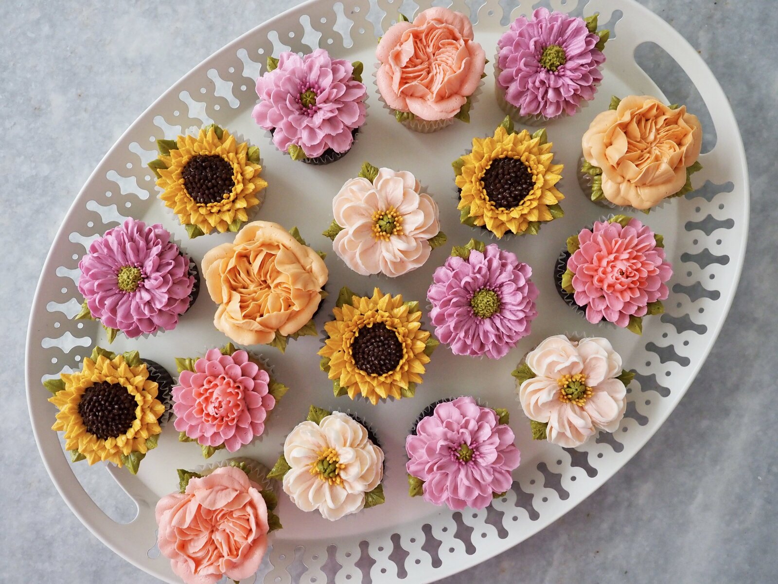 Handpiped flower cupcakes out of buttercream