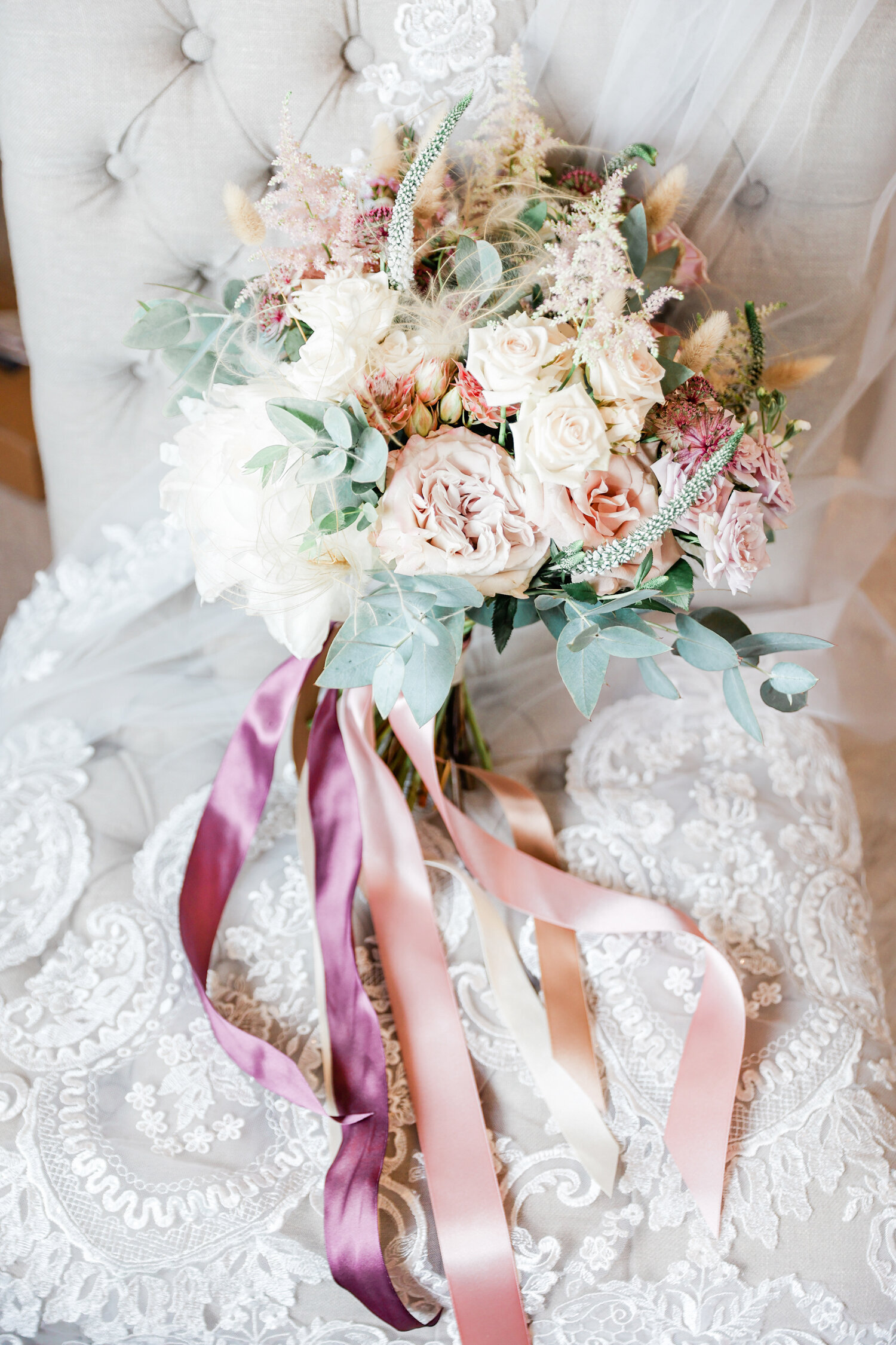 peach-and-cream-wedding-bouquet