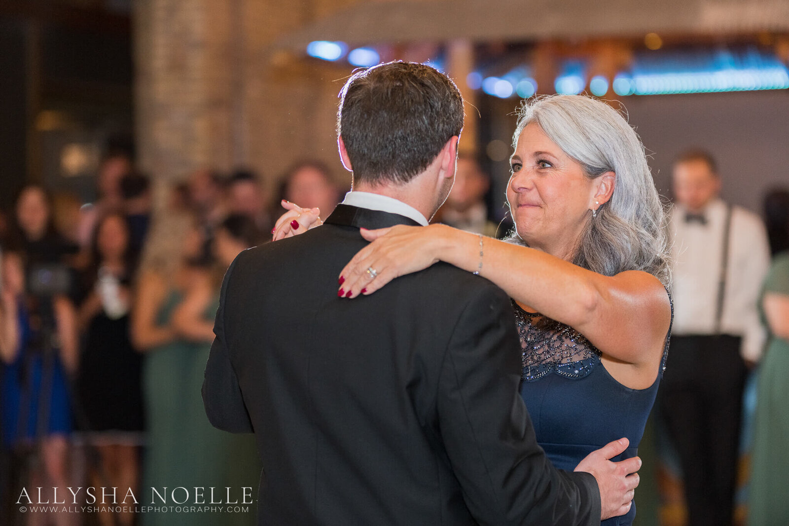 Wedding-at-The-Factory-on-Barclay-in-Milwaukee-1112