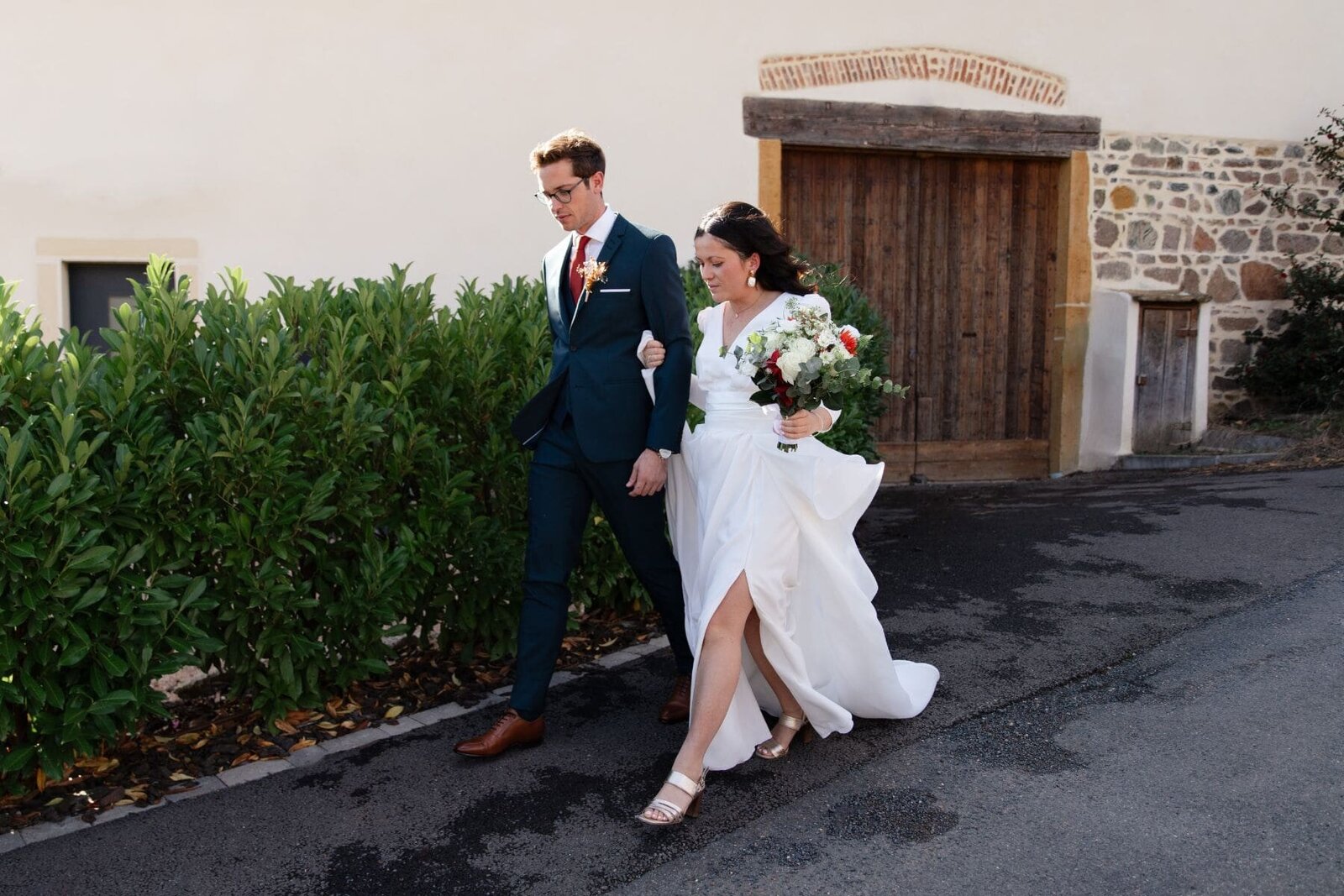 Découverte des mariés lors de leur mariage dans le beaujolais.