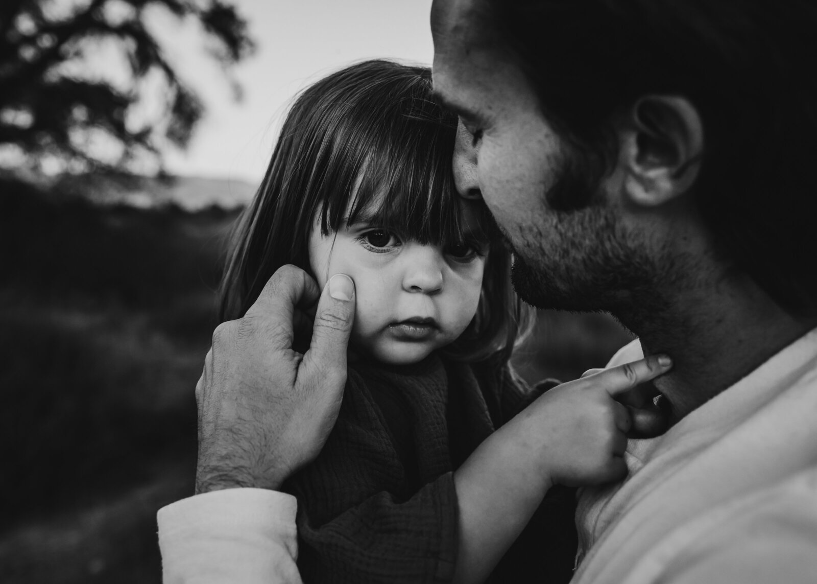 untitled-211001-813Father-tender-moment-with-daughter-black-and-white-caresses-her-cheek