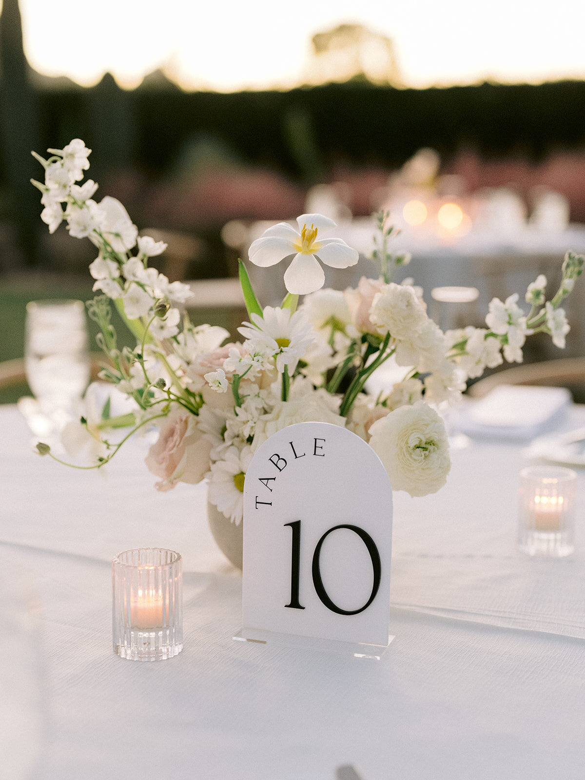 scottsdale-florist-reception-centerpiece-white-blush-flowers