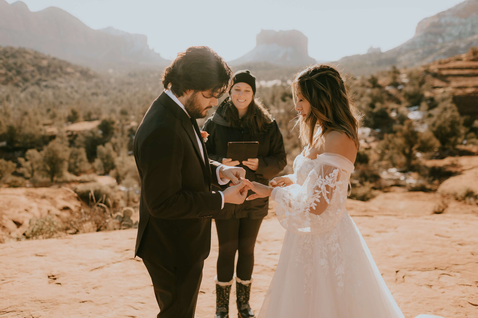 Cathedral-Rock-Elopement-Sedona-OliviaHopePhotography--25
