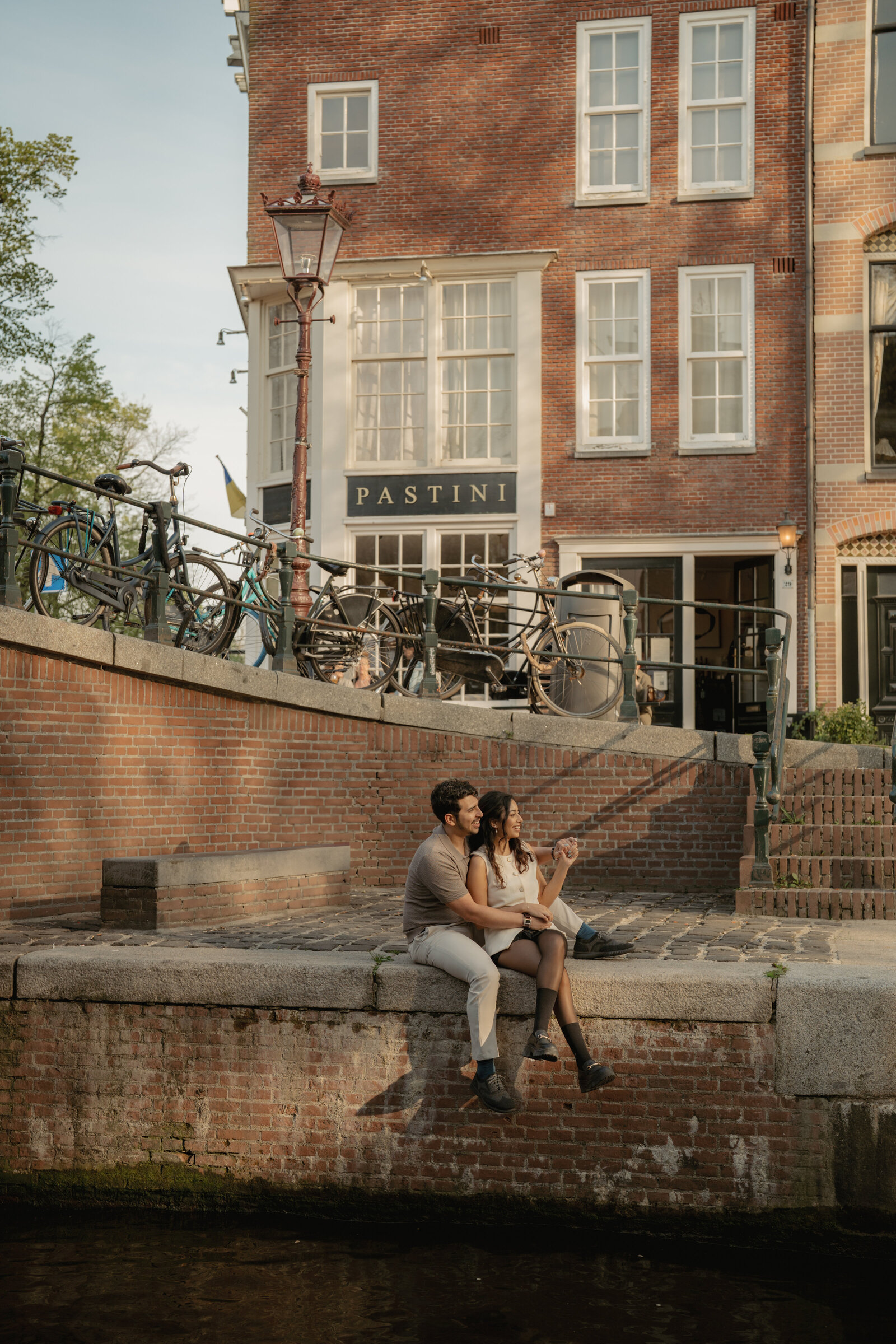 golden-hour-couple-photoshoot-amsterdam-couple-photographer-amsterdam-inhosuecapture-9