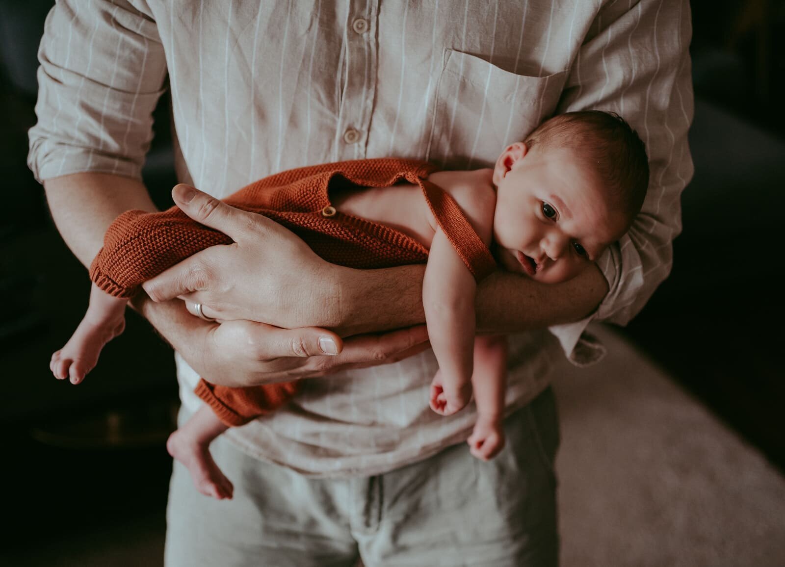 Füsse von einem Neugeborenen Baby