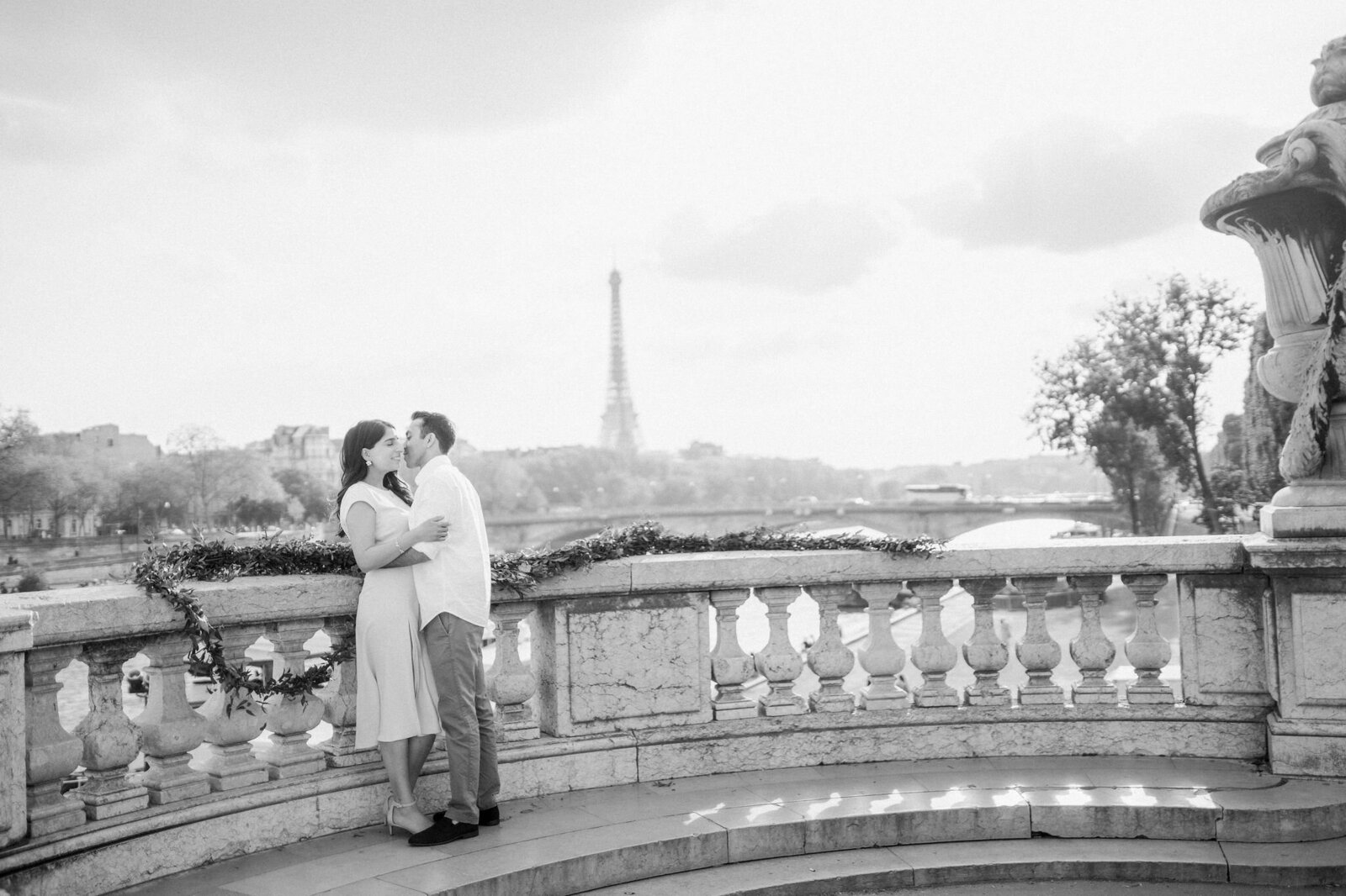 011-Paris-Cinematic-Romance-travel-session-Editorial-Luxury-Fine-Art-Lisa-Vigliotta-Photography