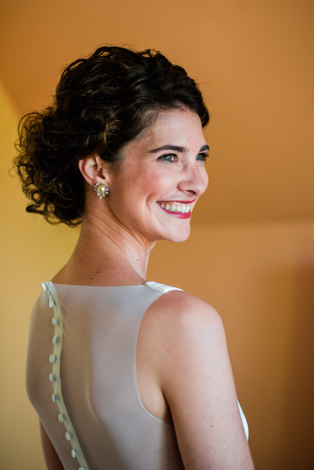 bride portrait smiling from side