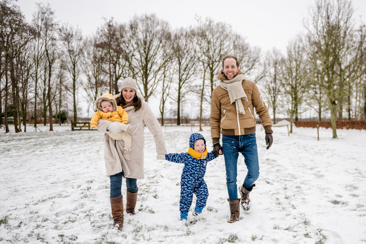 Wintershoot, winterfoto's, gezinsfoto's in de winter, fotograaf Friesland (14)