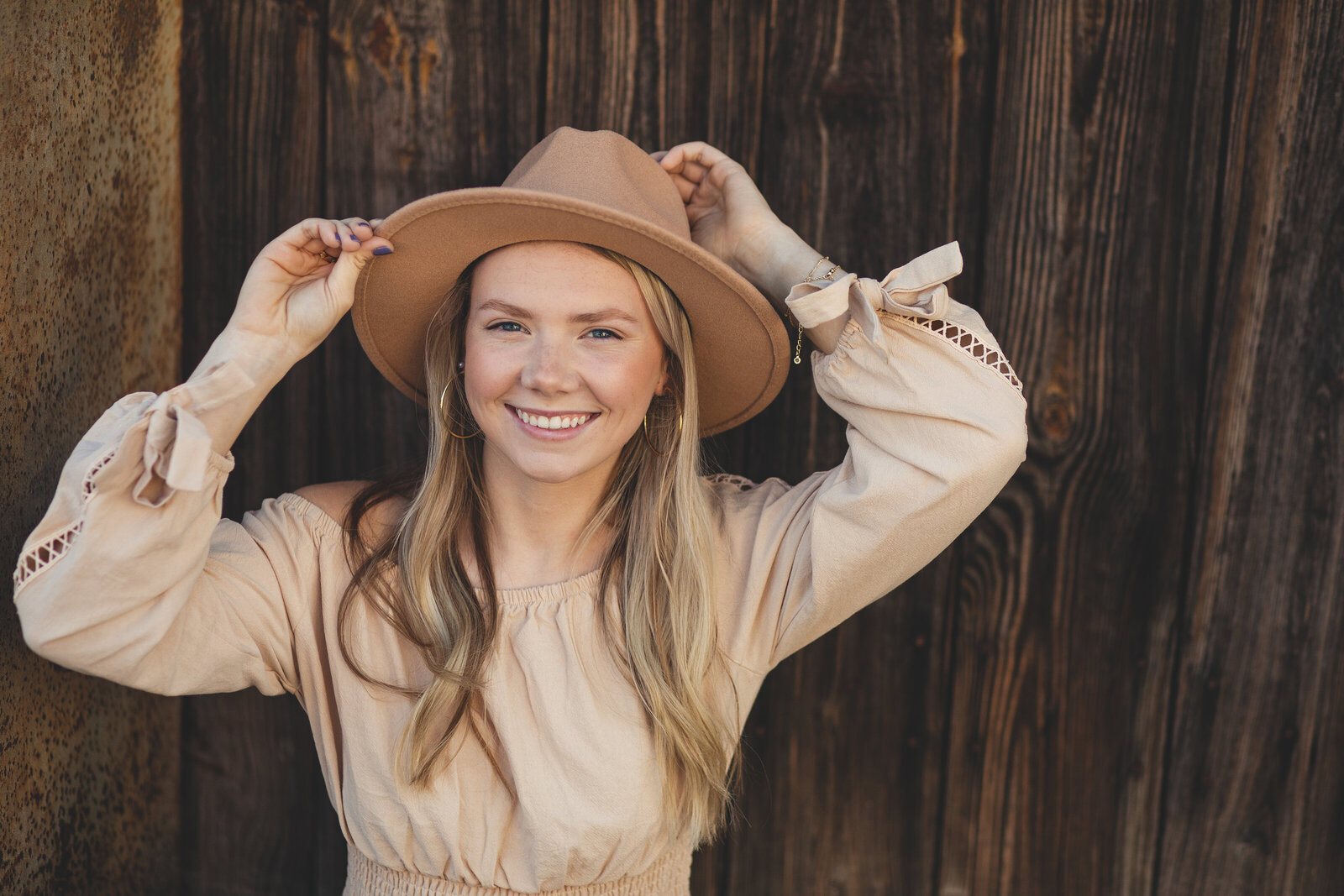 8120-Lindsay-Corrigan-Kinston-Senior-Portraits-Maegan-2022