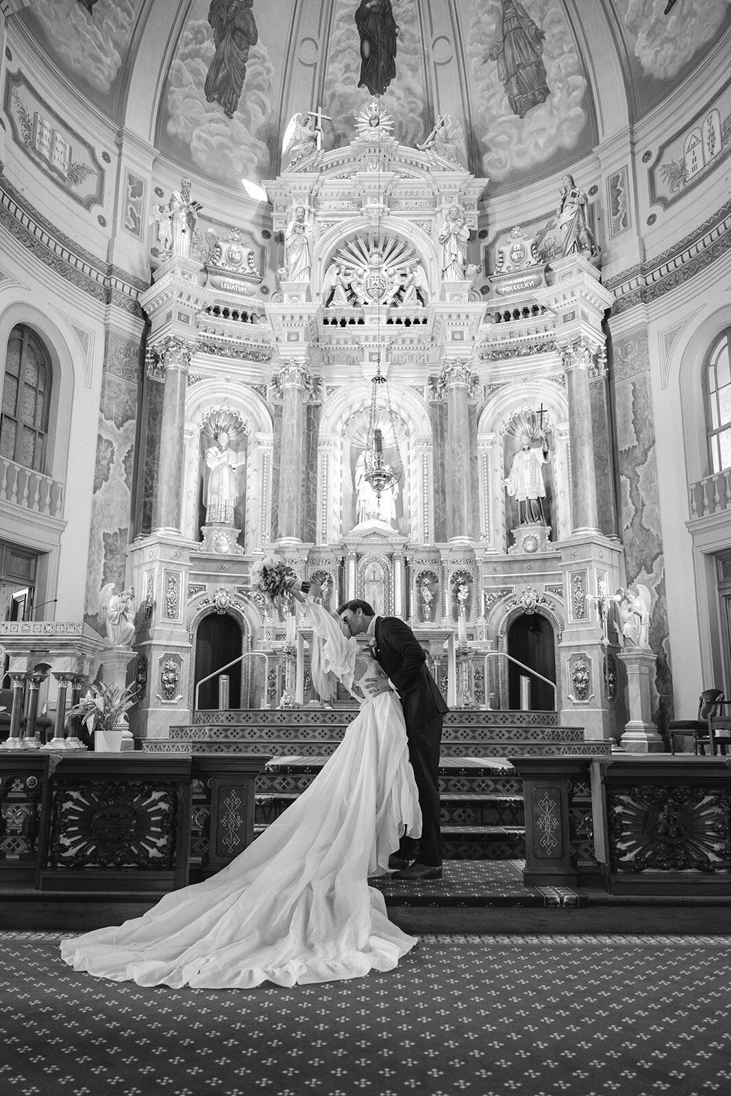 Jordan Grover Photo is a wedding photographer serving St. Louis, Central, and Eastern Missouri as well as travel + destination weddings. Jordan Grover Photo is an editorial and documentary style of photography.