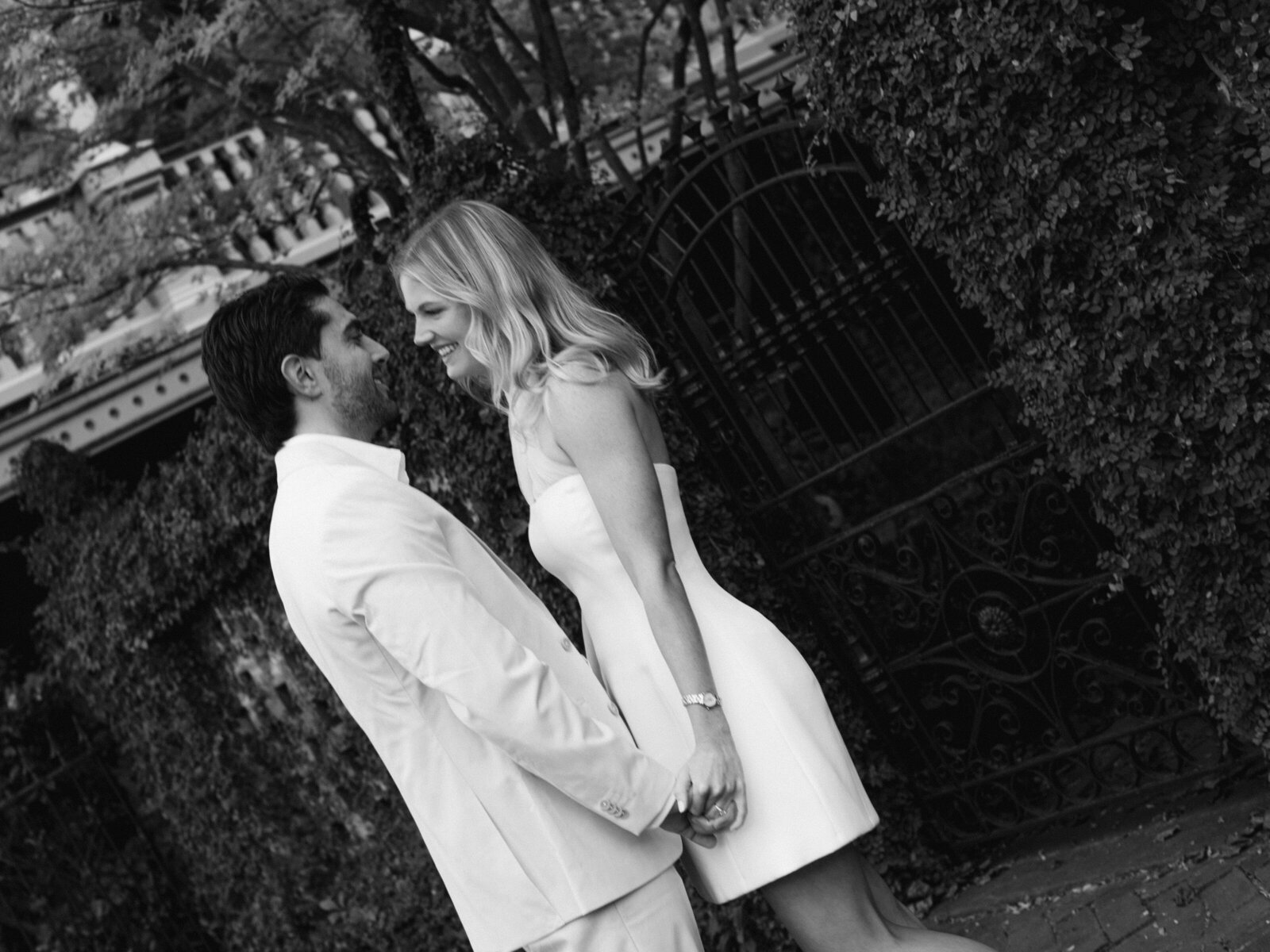 368-torianna-brooke-portraiture-historic-downtown-savannah-engagement-mac-corey