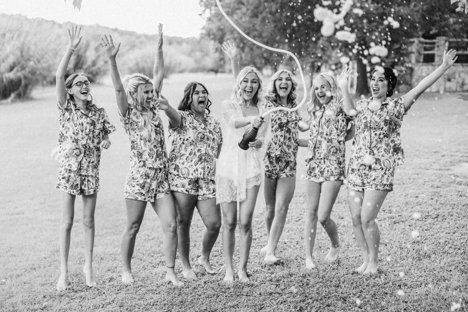 champagne-pop-wedding-party