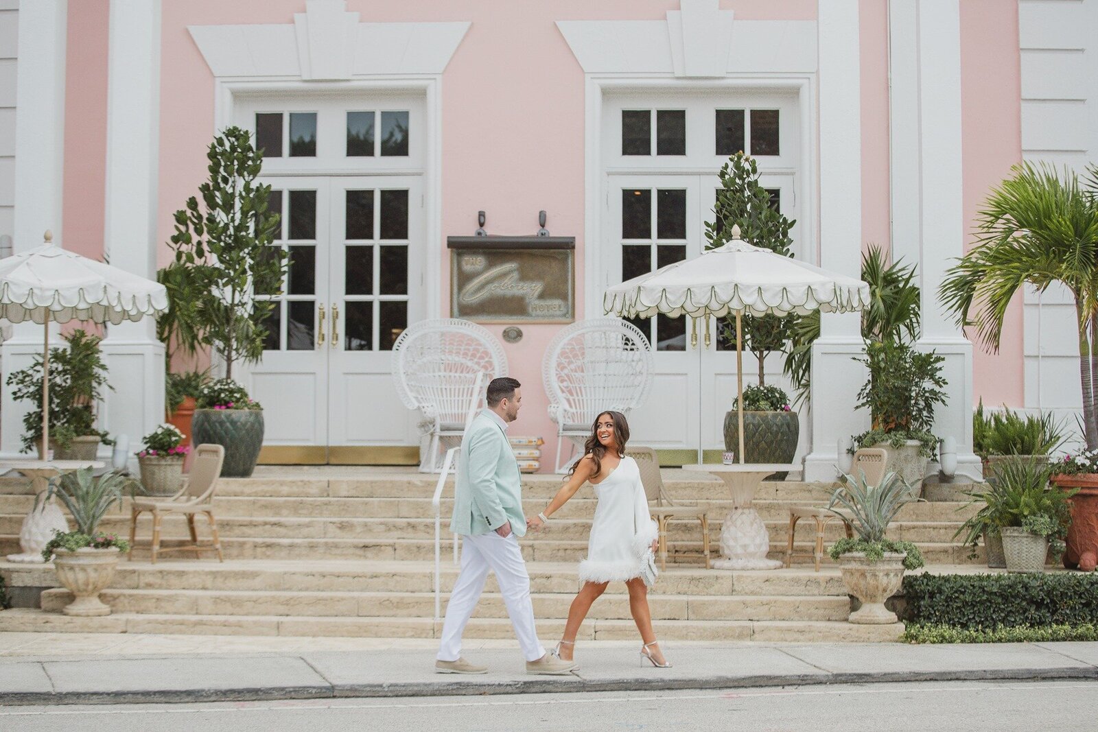 florida-engaged-couple-walking