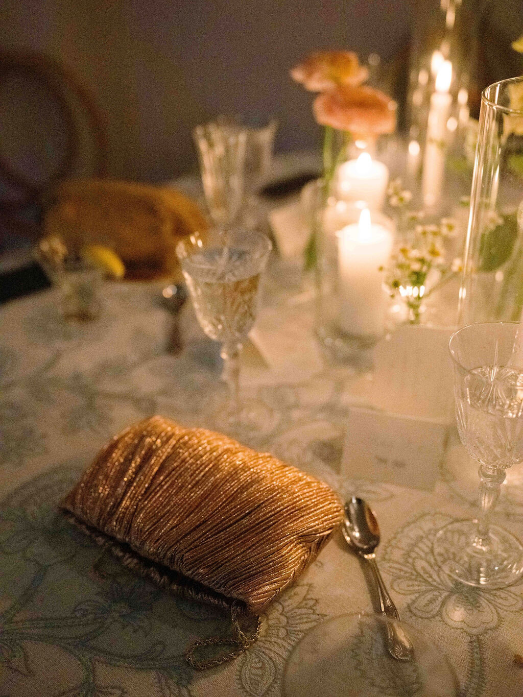41Kate Campbell Floral The Oaks waterfront summer wedding by Julie Livingston photo