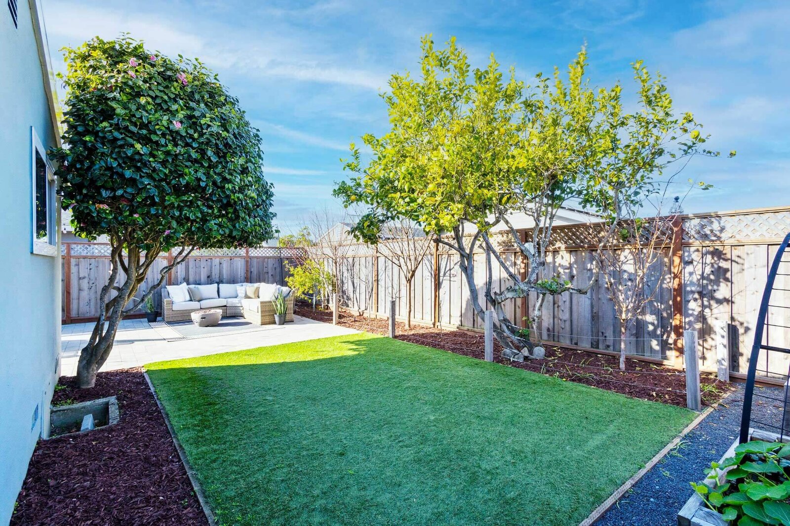 28_courtyard-top-real-estate-agent-michael-jimenez-realtorpacifica-home-for-sale