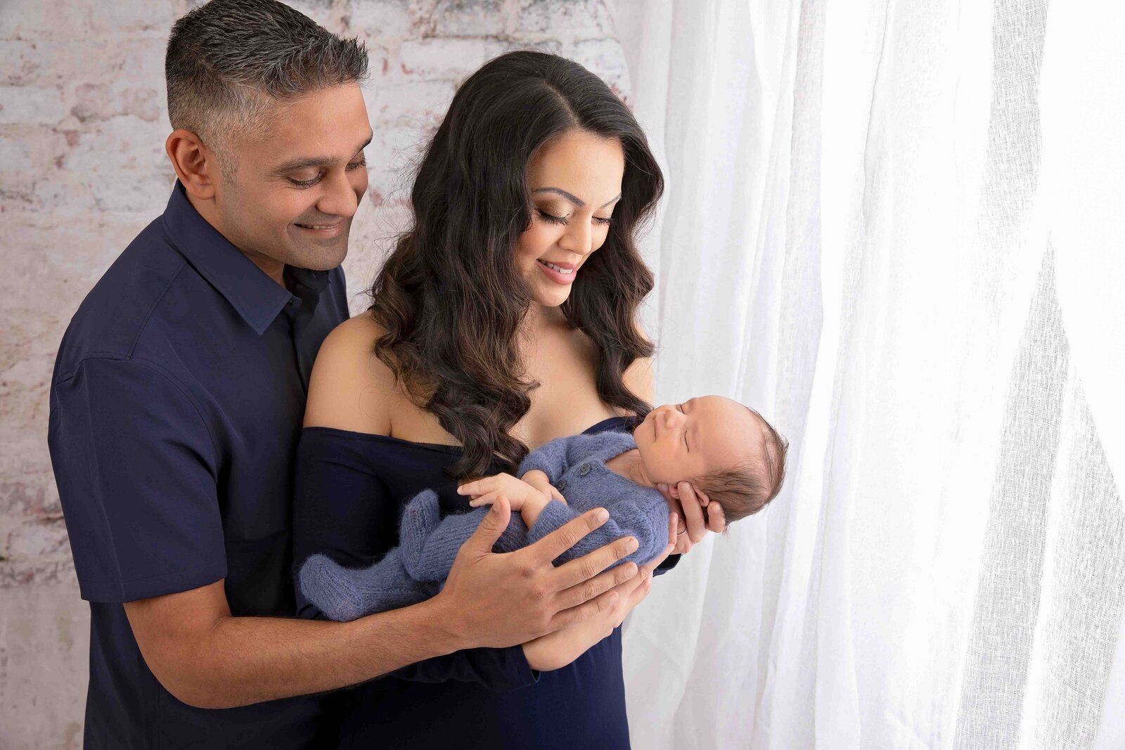 mom and dad in blue newborn Photos in Scottsdale arizona