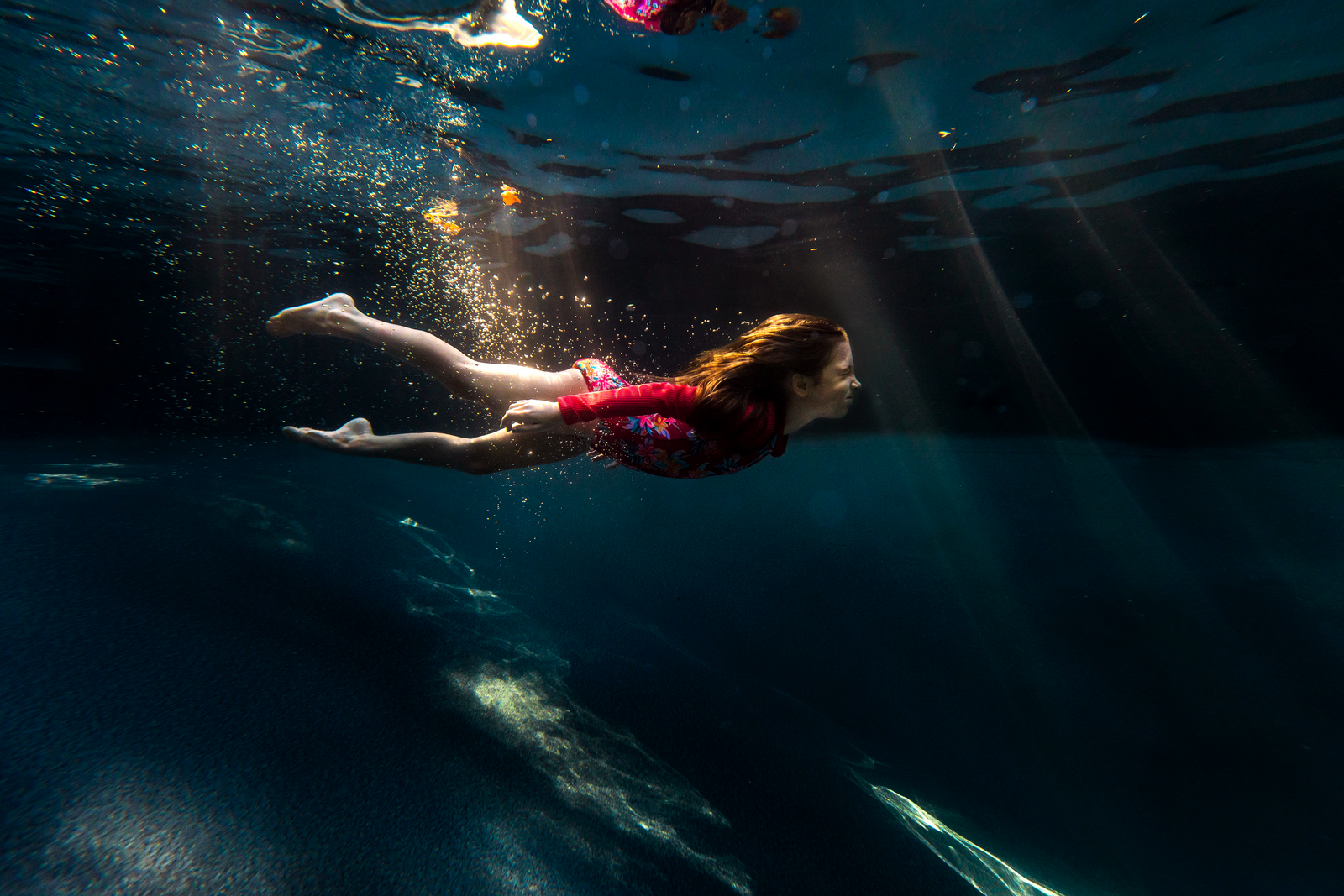 underwater photographer, columbus, ga, atlanta, pool, young girl swimming, sunrays, ker-fox photography 3
