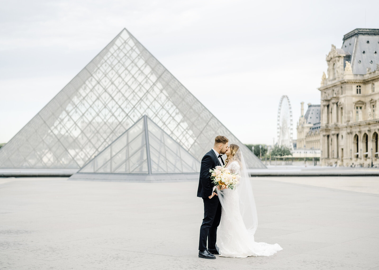 paris wedding photographer, louvre elopement photographer