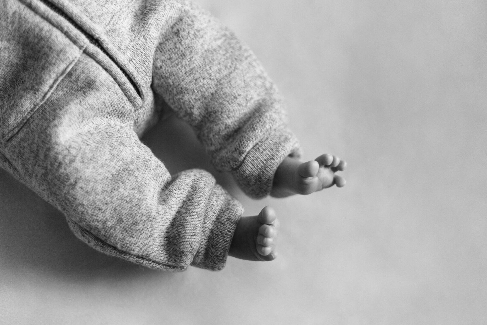 newborn-details-feet-lifestyle-session