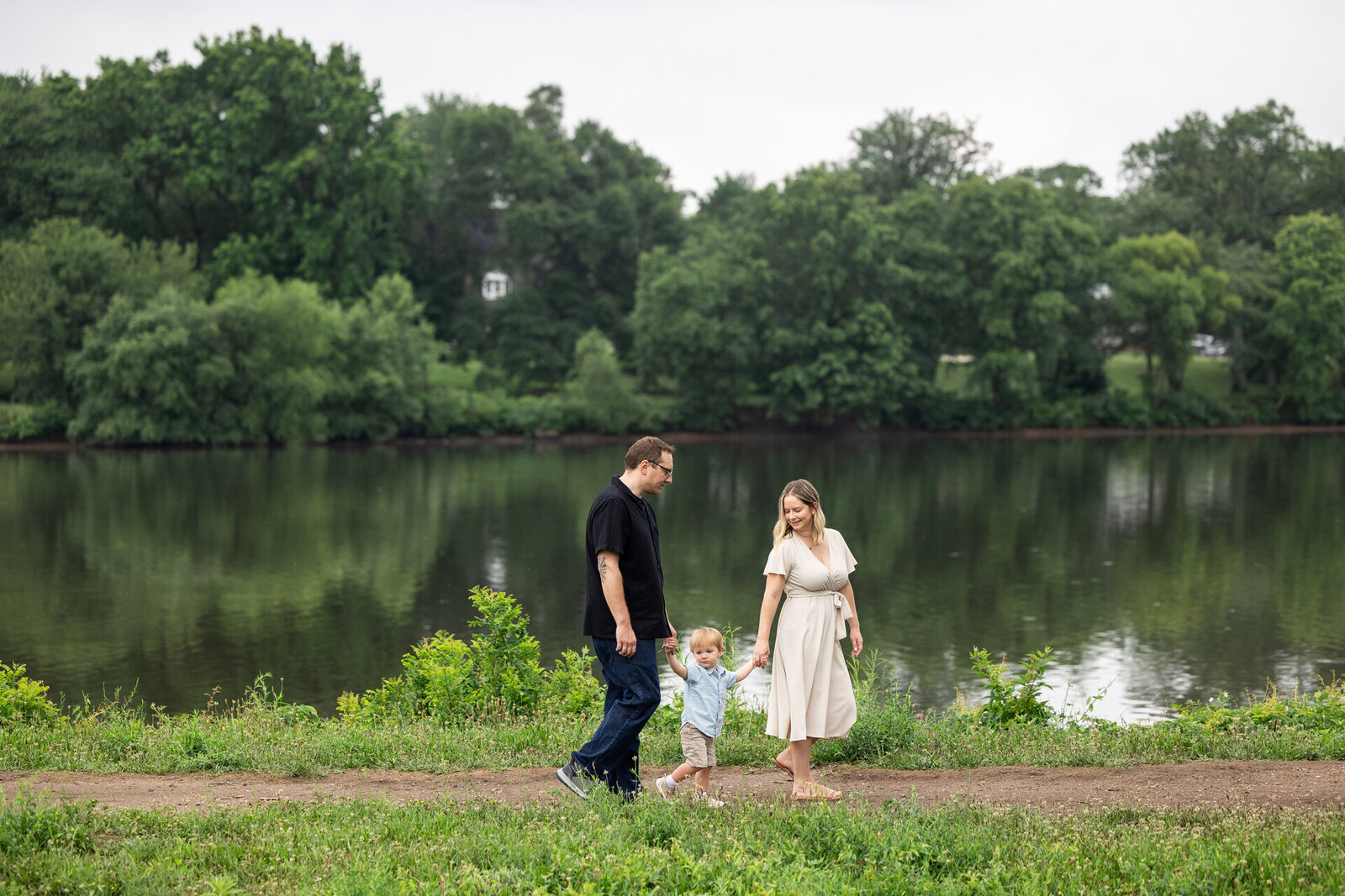 family-session-with-movement-walking-at-cooper-river-park