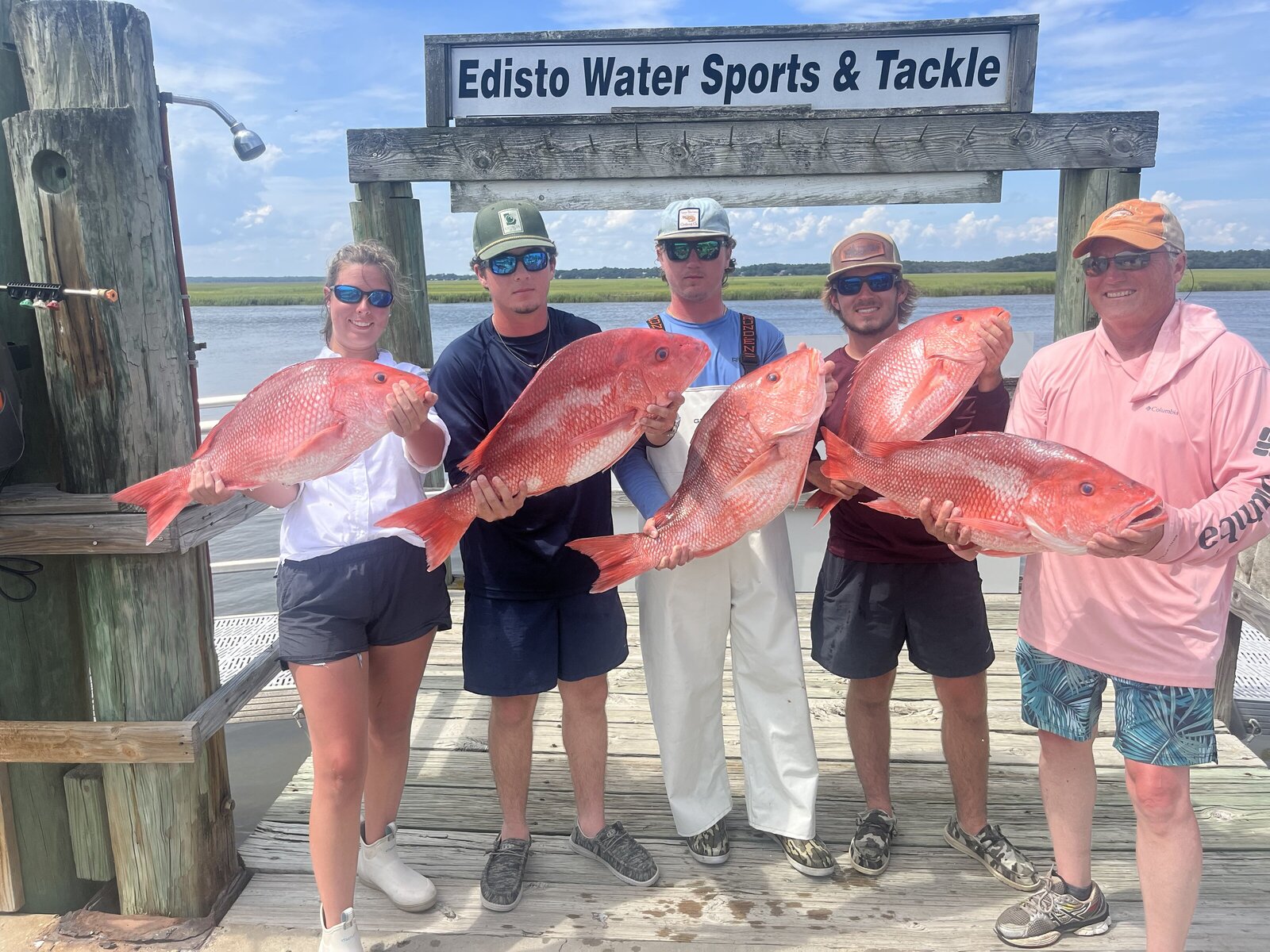 Offshore_red_snapper_goup_photo_at_dock