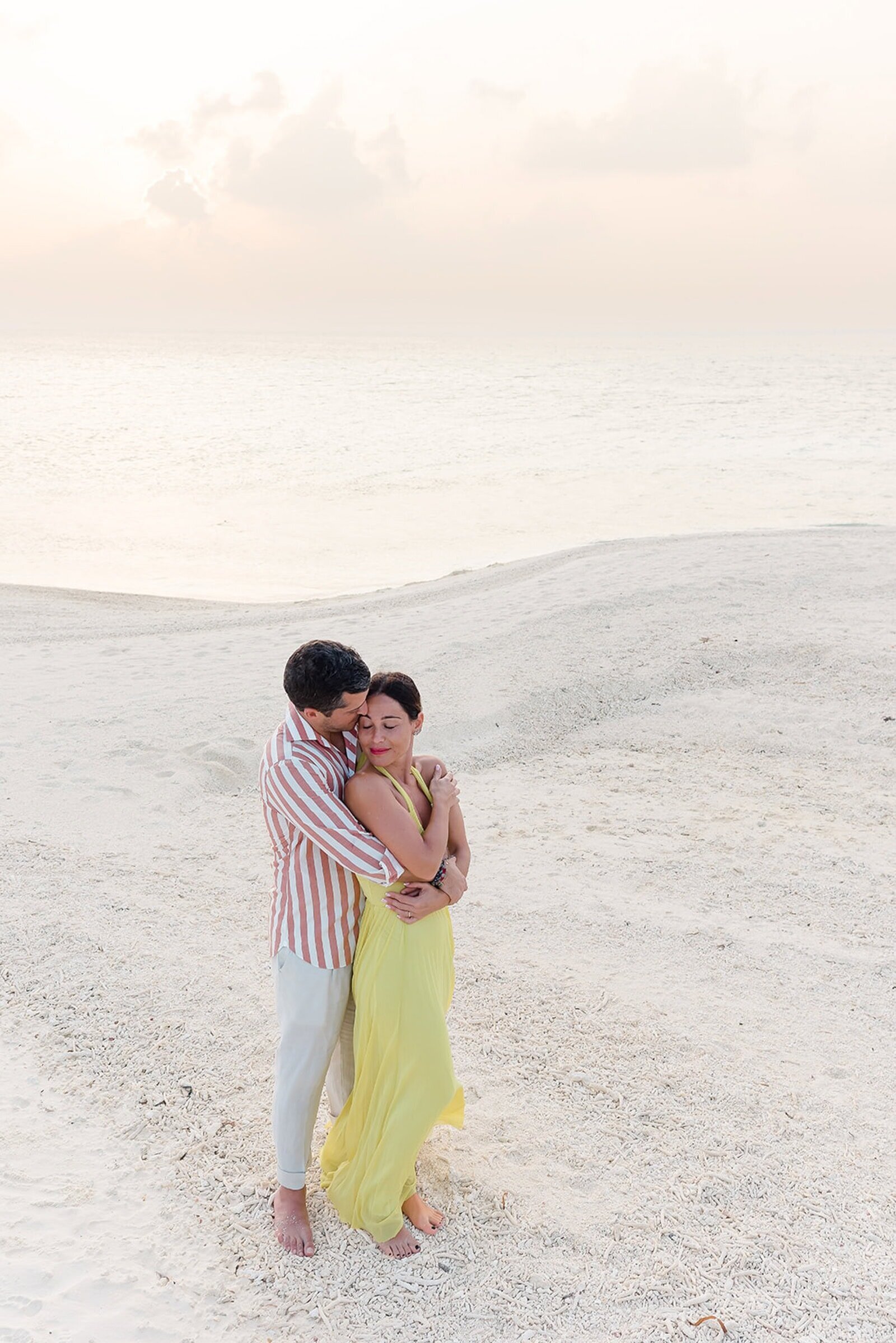Destination Wedding Photographer Anna Lundgren in Stockholm romantic sunset Wedding inspiration in the Maldives_027