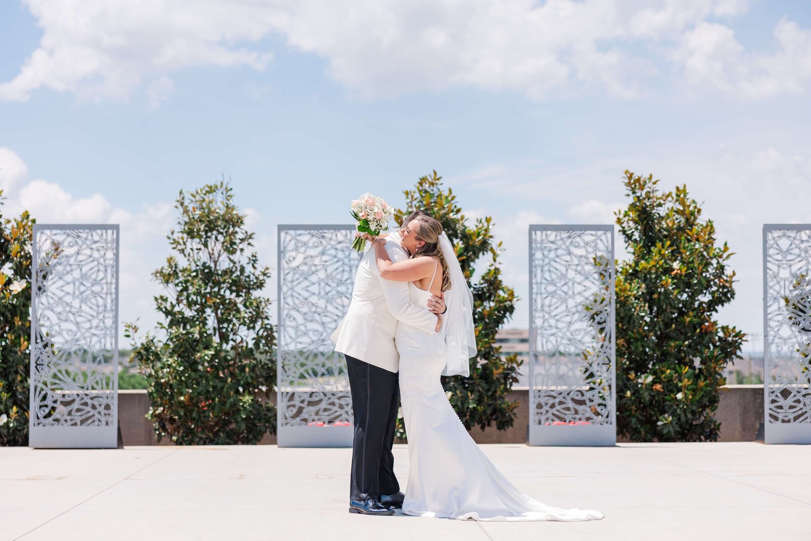 first-look-photography-dallas-couple