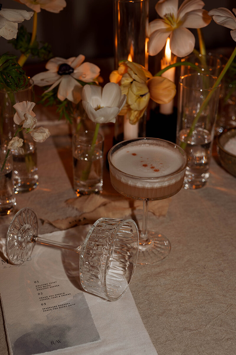 Drinkar under bröllopsmiddagen