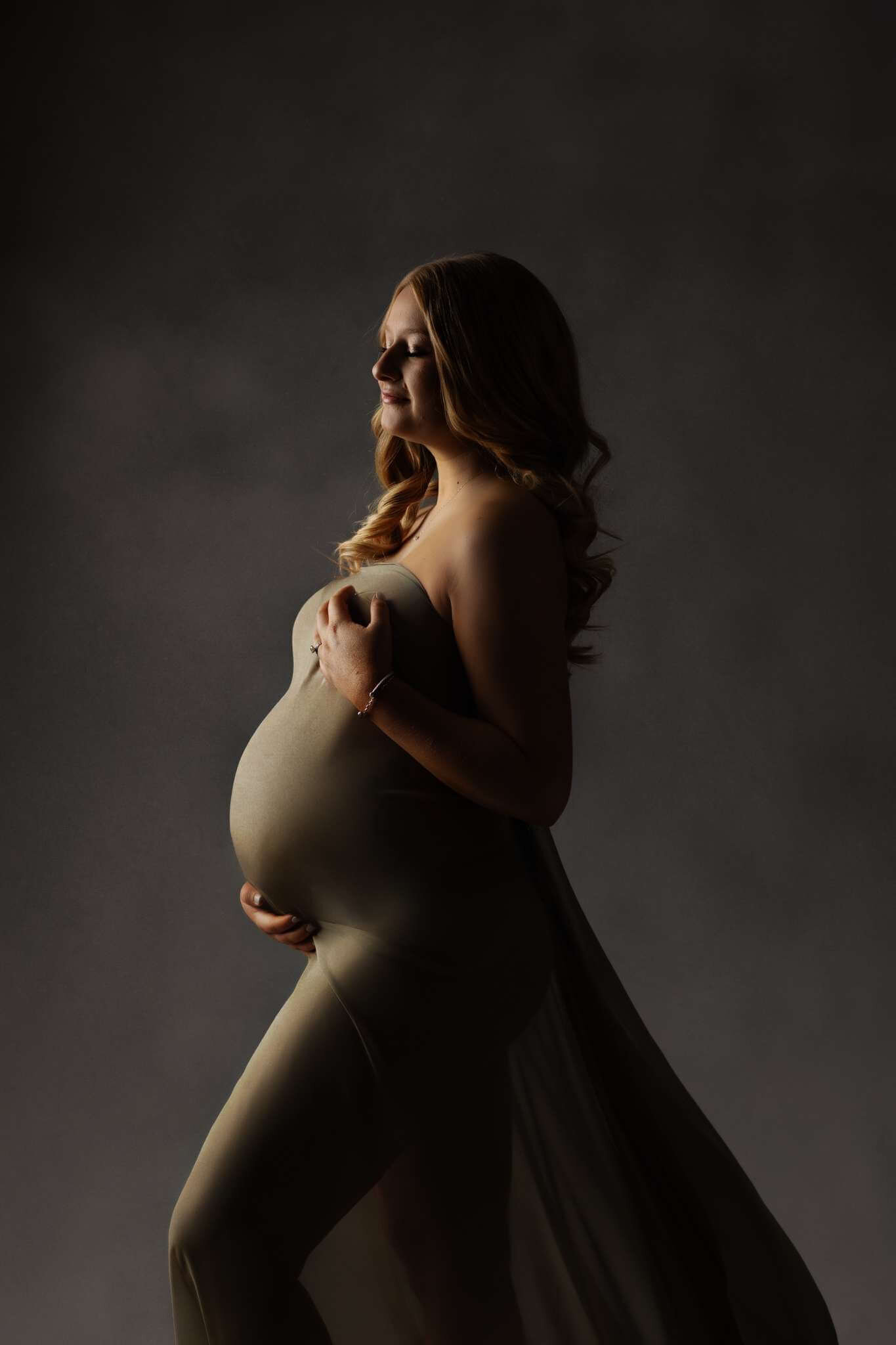 best maternity portrait studio NW Arkansas, best maternity photographer near me Cave Springs, Springdale AR maternity photography