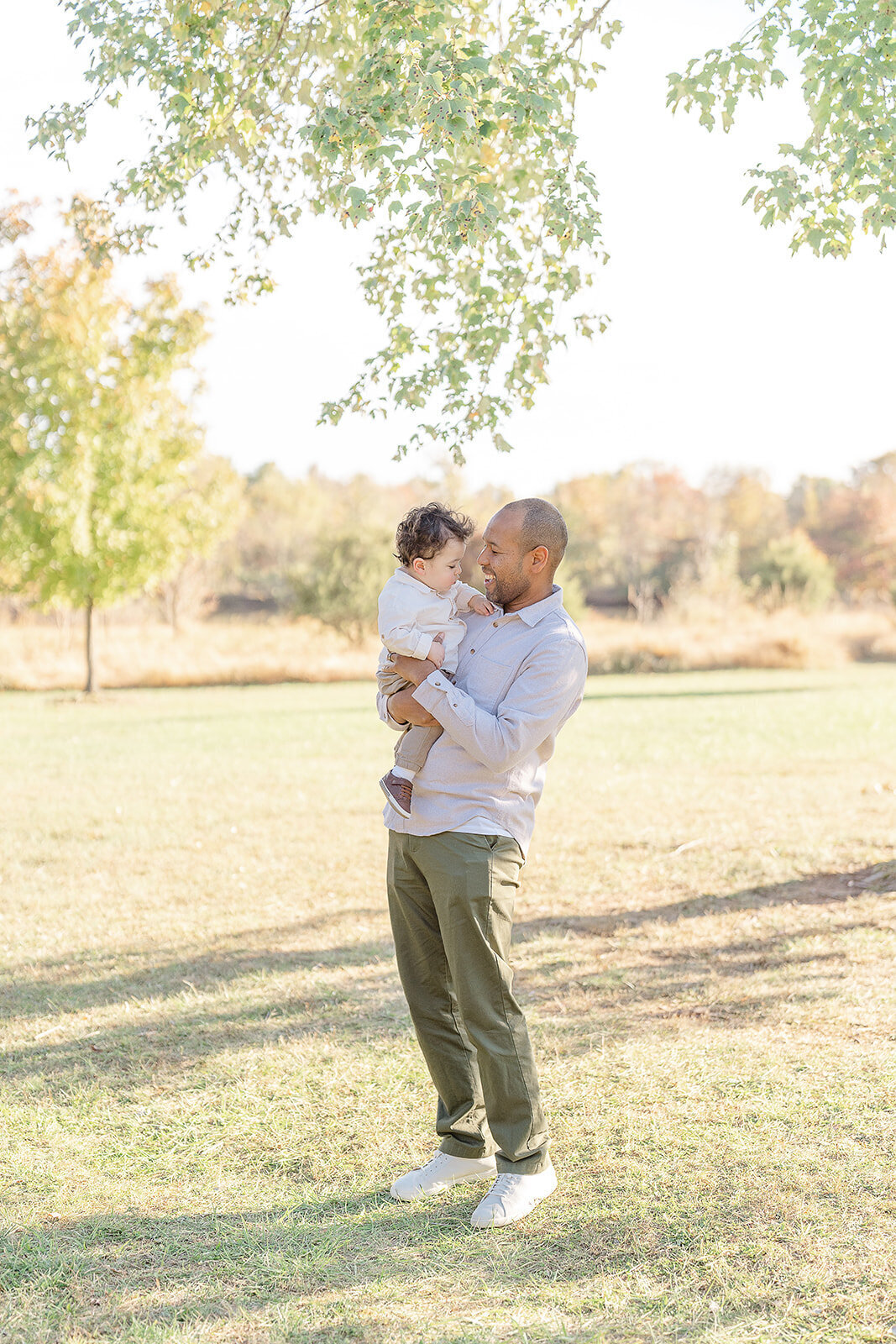 dad playing with son during Alexandria, VA fall mini session