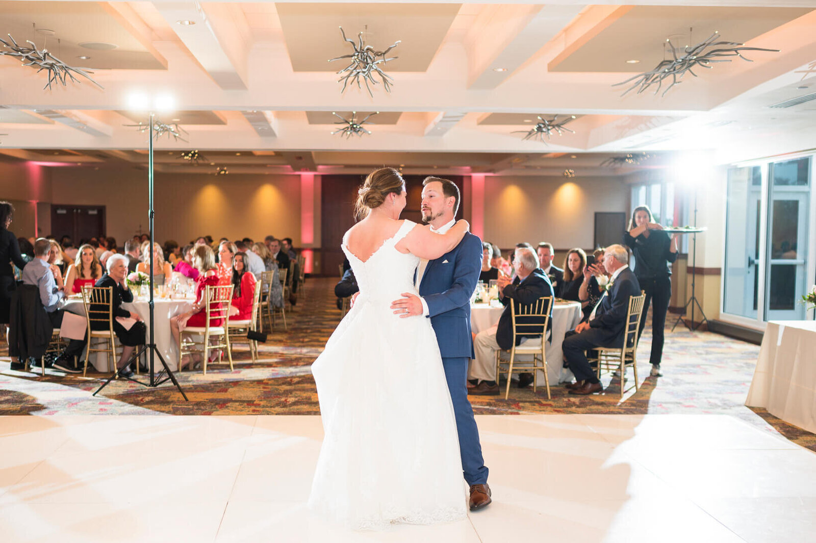 River-Club-of-Mequon-Wedding-574