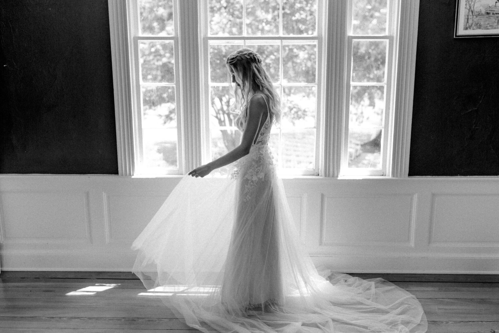 bridal portraits, historic wedding venue, elegant wedding, virginia venue
