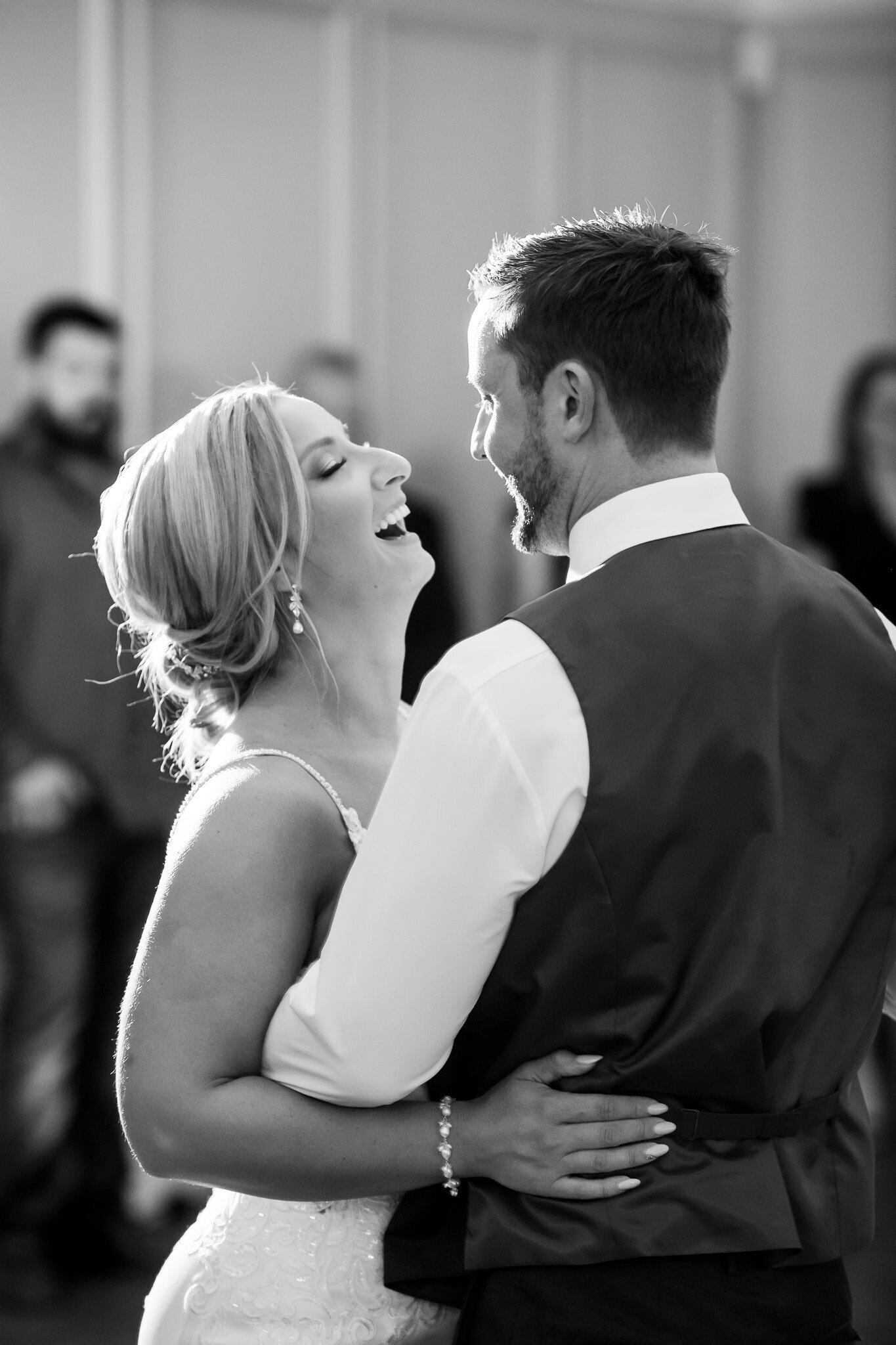first-dance-wedding-couple-caradoc-sands-fall-london-ontario-photographer