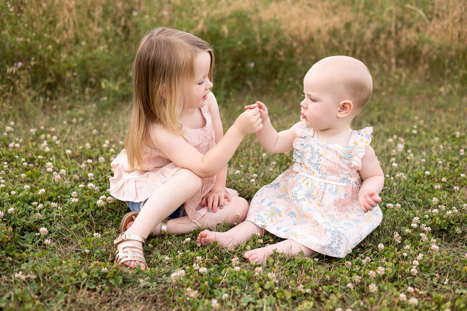 outdoor_sibling_photography_session_Frankfort_KY_photographer