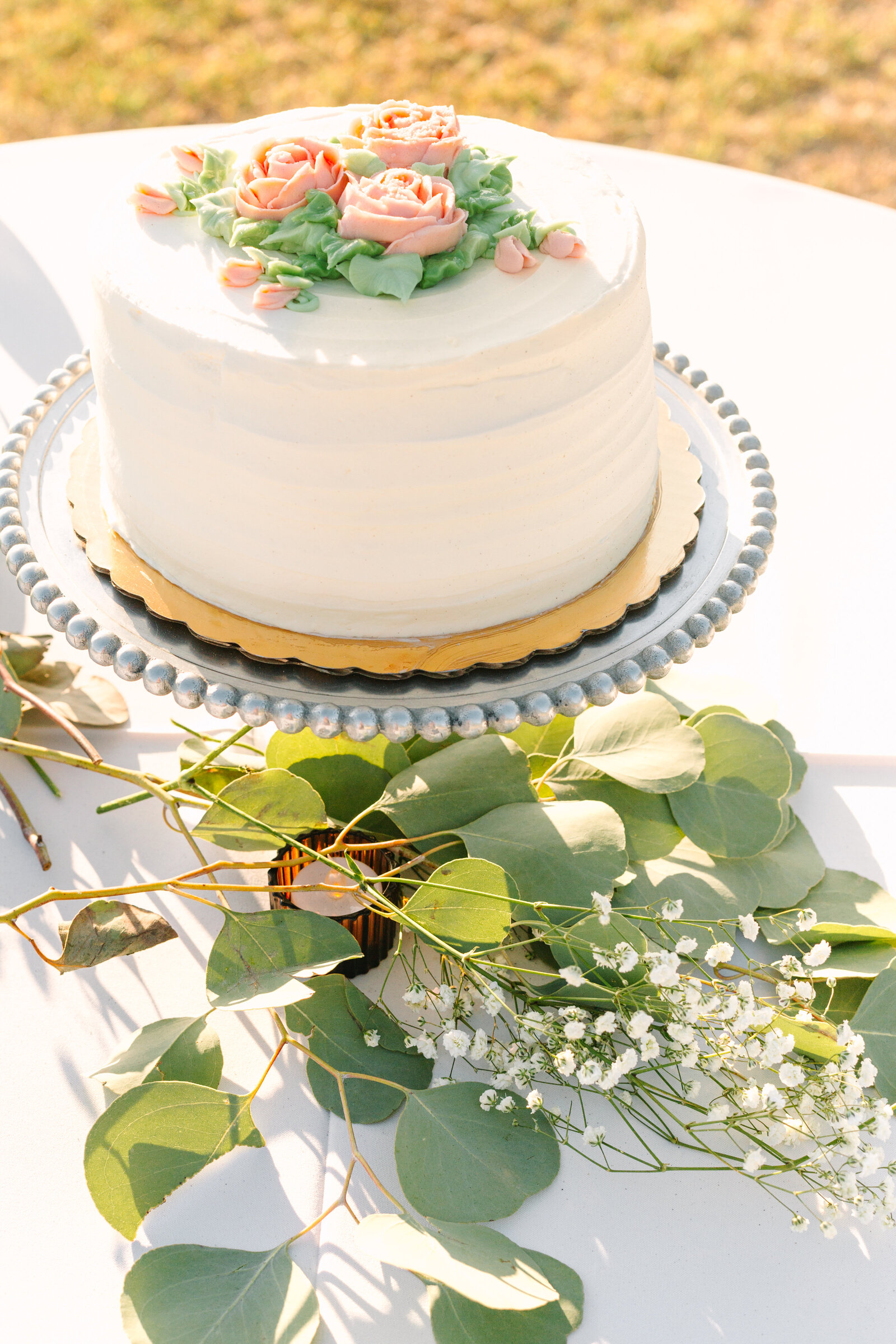 Wedding cake and flowers