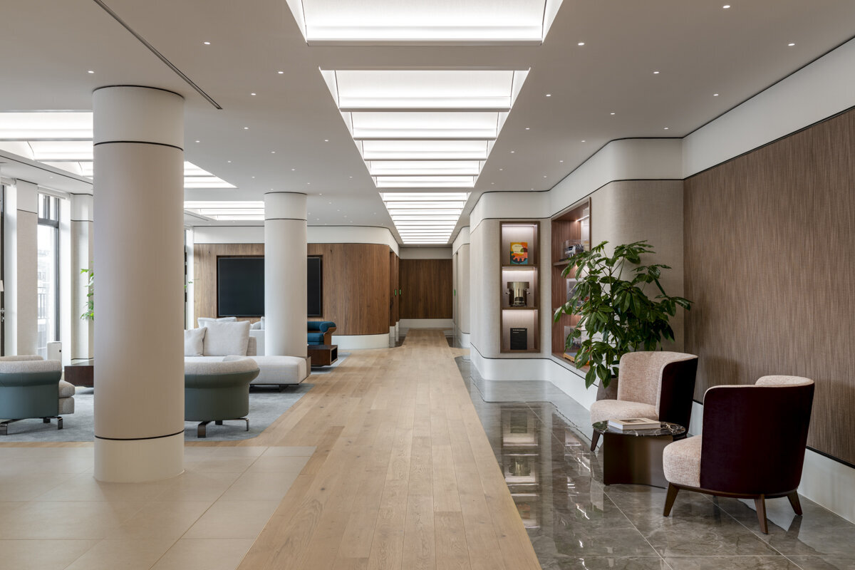 Wellbeing in workplace photography – ergonomic seating and collaborative zones.
