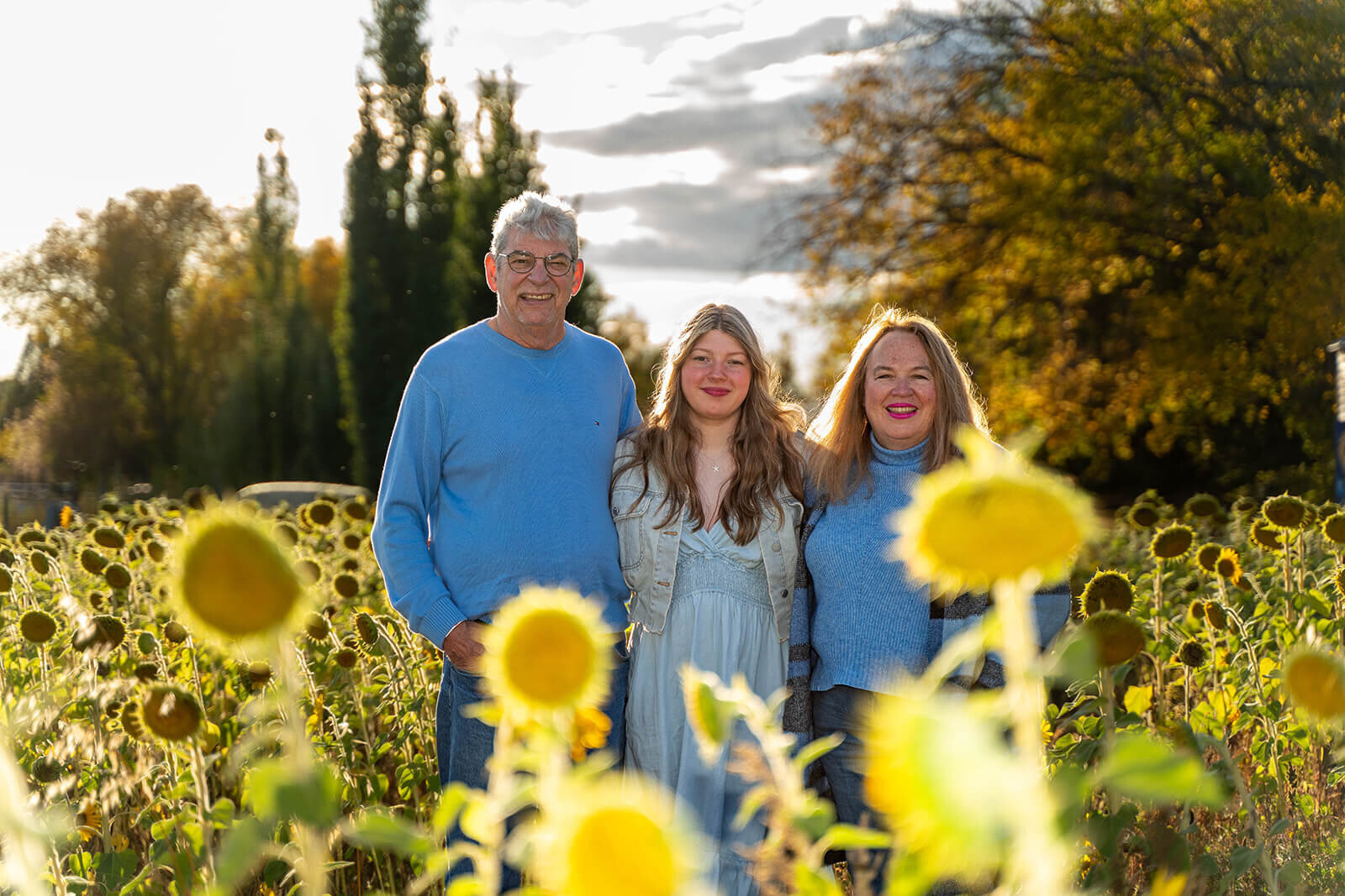 Edmonton_Family_Photographer-Sunflower-Field