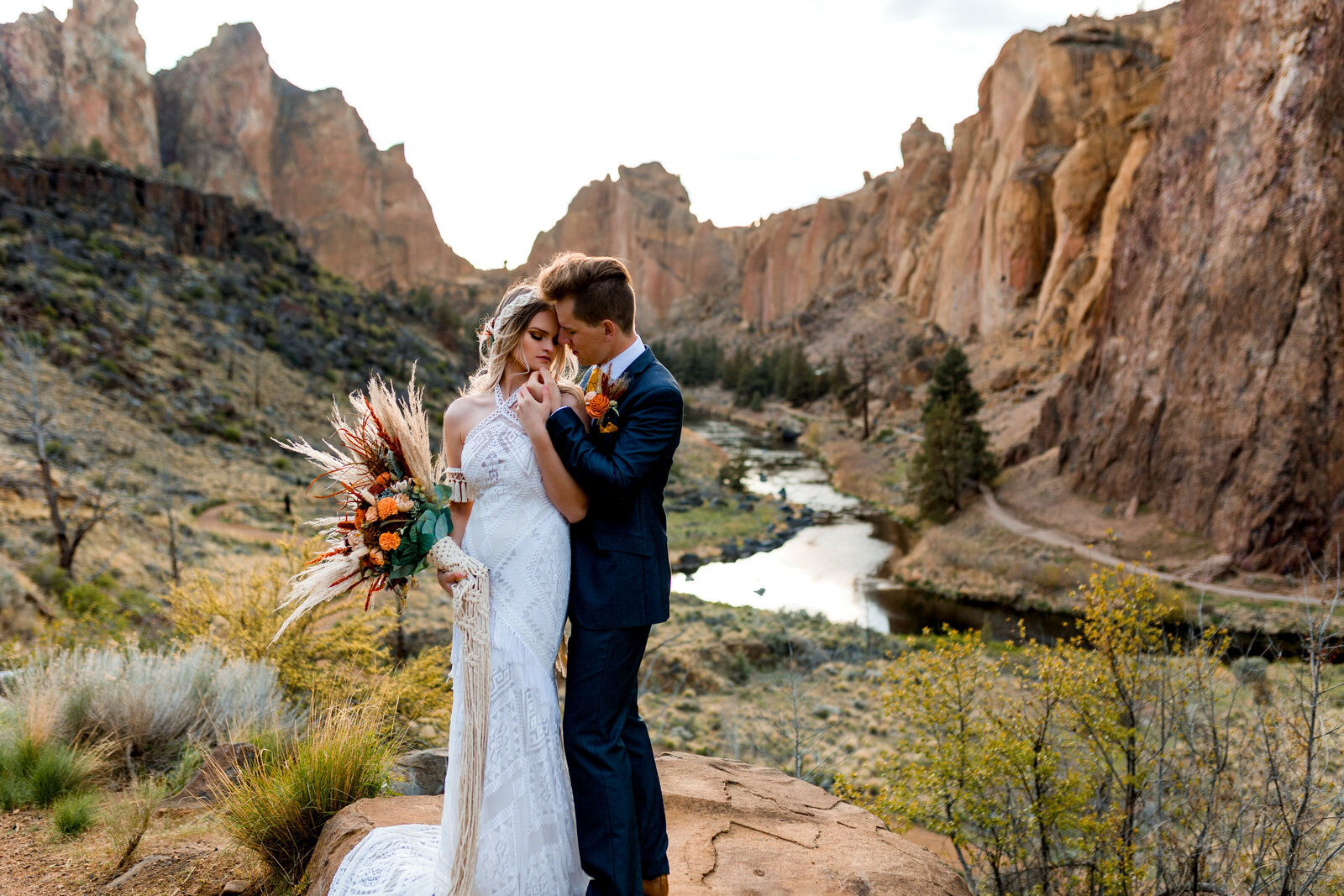 rustic-cliffside-elopement-oregon