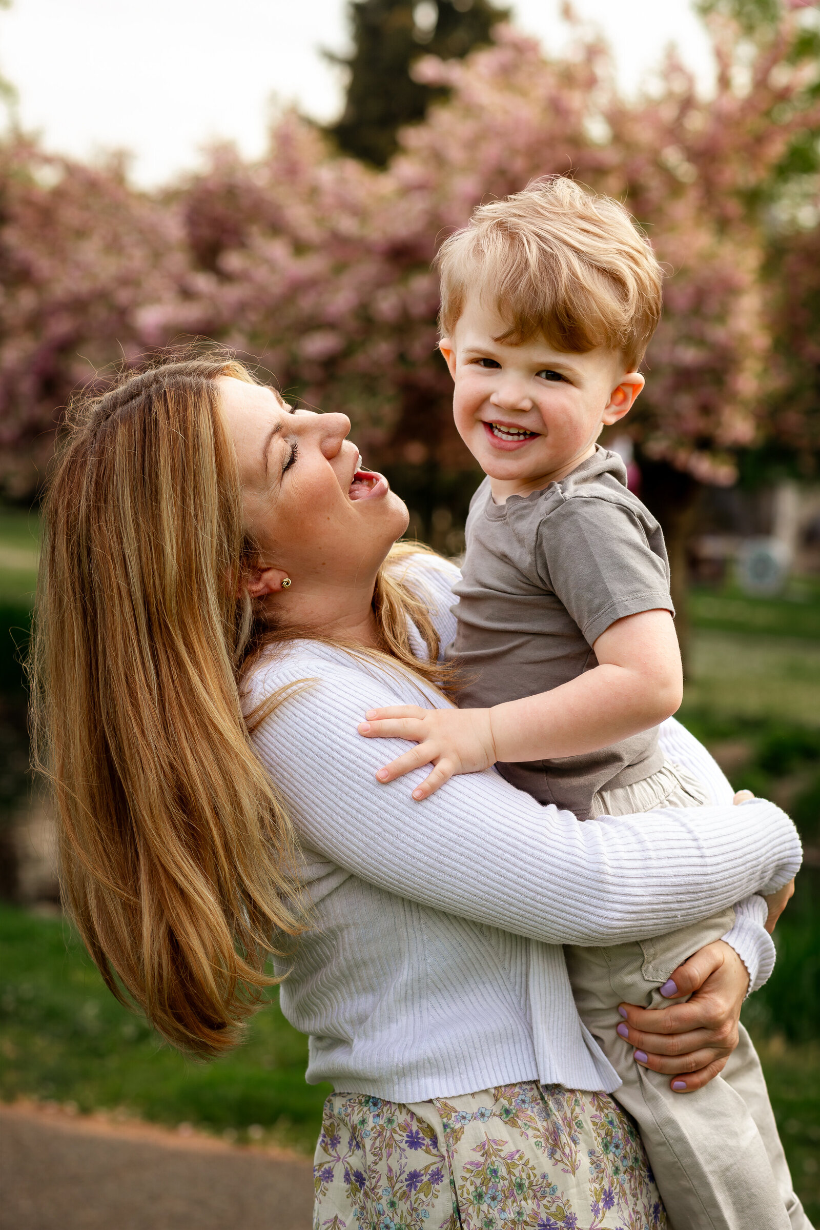 mom-and-son-hugging-taylor-park-maplewood-family-photographers-new-jersey