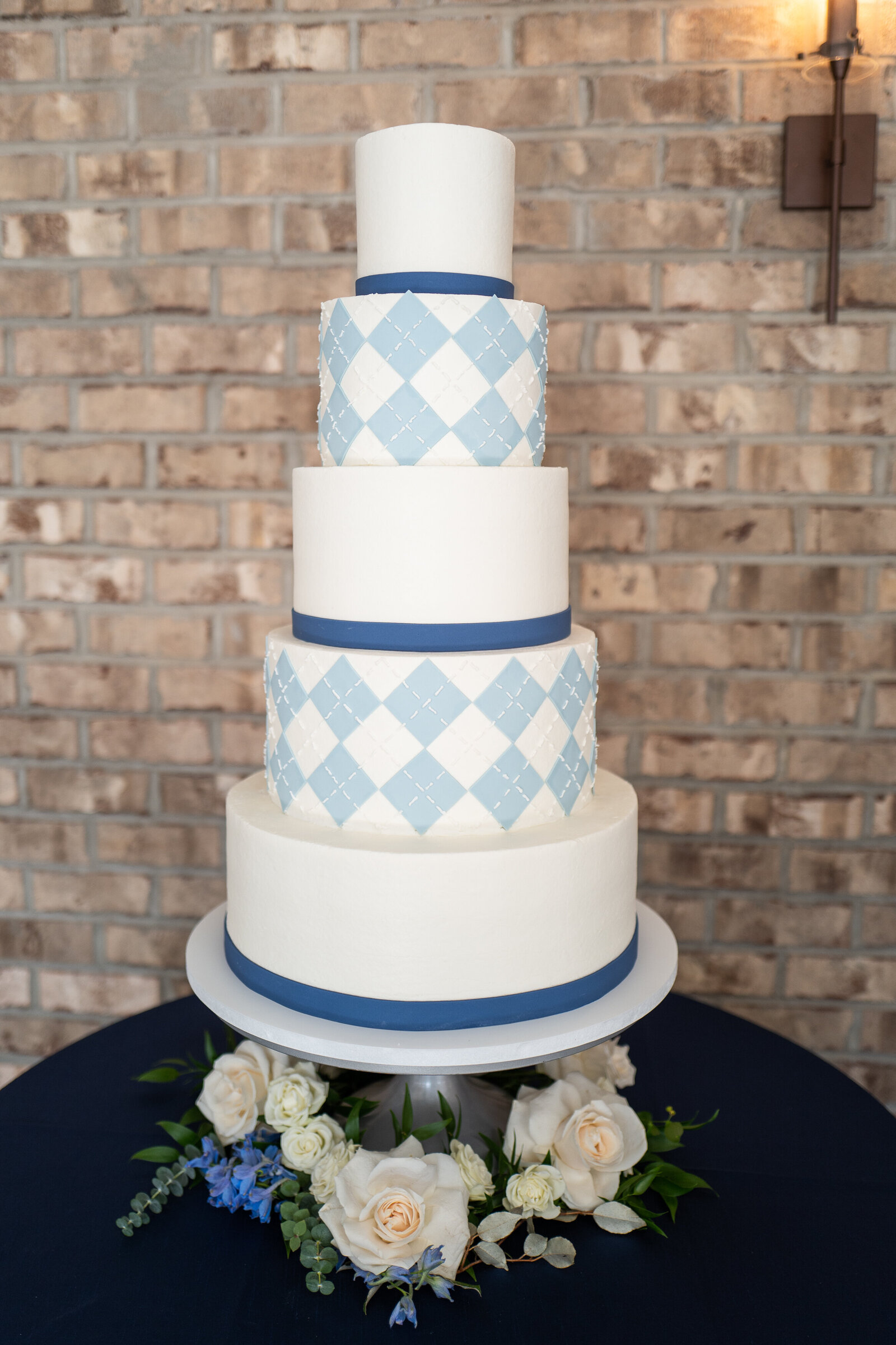 Modern-Wedding-Cake-Ashley-Cakes-9