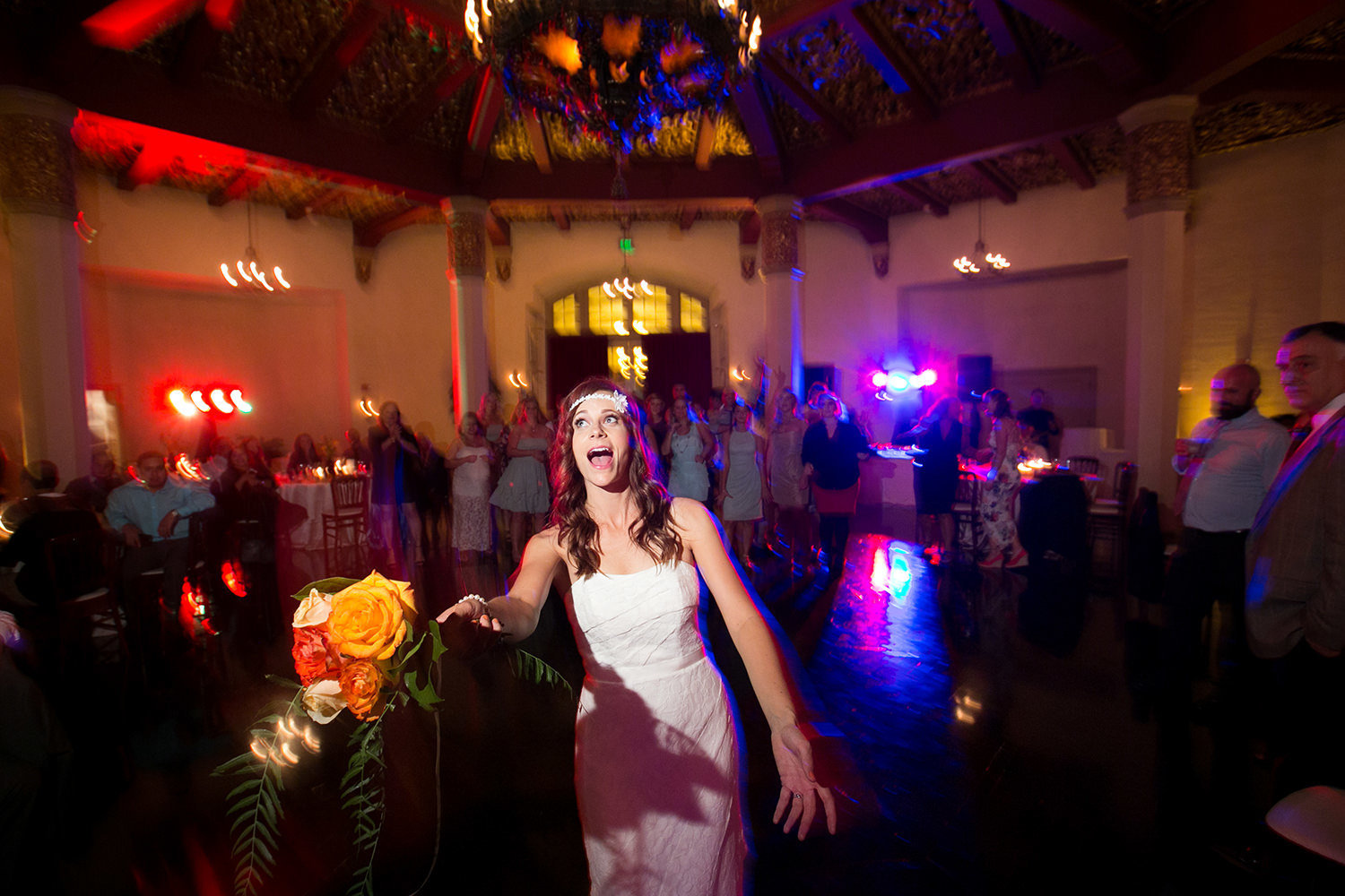 bride tossing bouquet el cortez