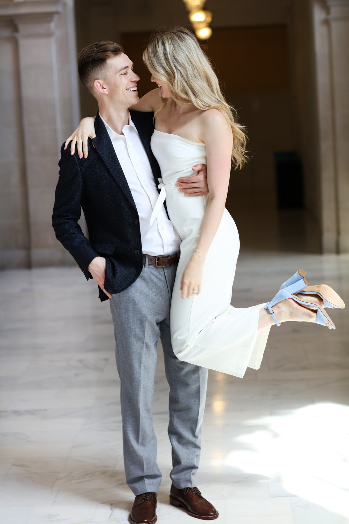 Wedding portraits, couple at city hall