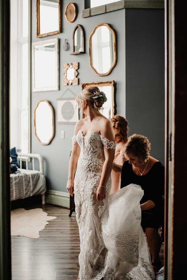 kasey+andrew_getting ready-69