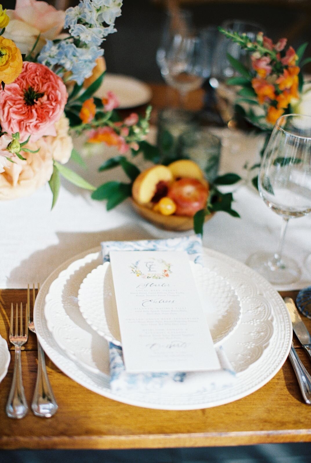 leila-james-events-newport-rhode-island-luxury-wedding-planner-castle-hill-inn-venue-erin-mcginn-wedding-photographer-bright-florals-CH0553 copy