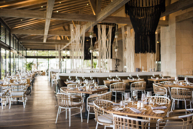2087 Restaurant tables