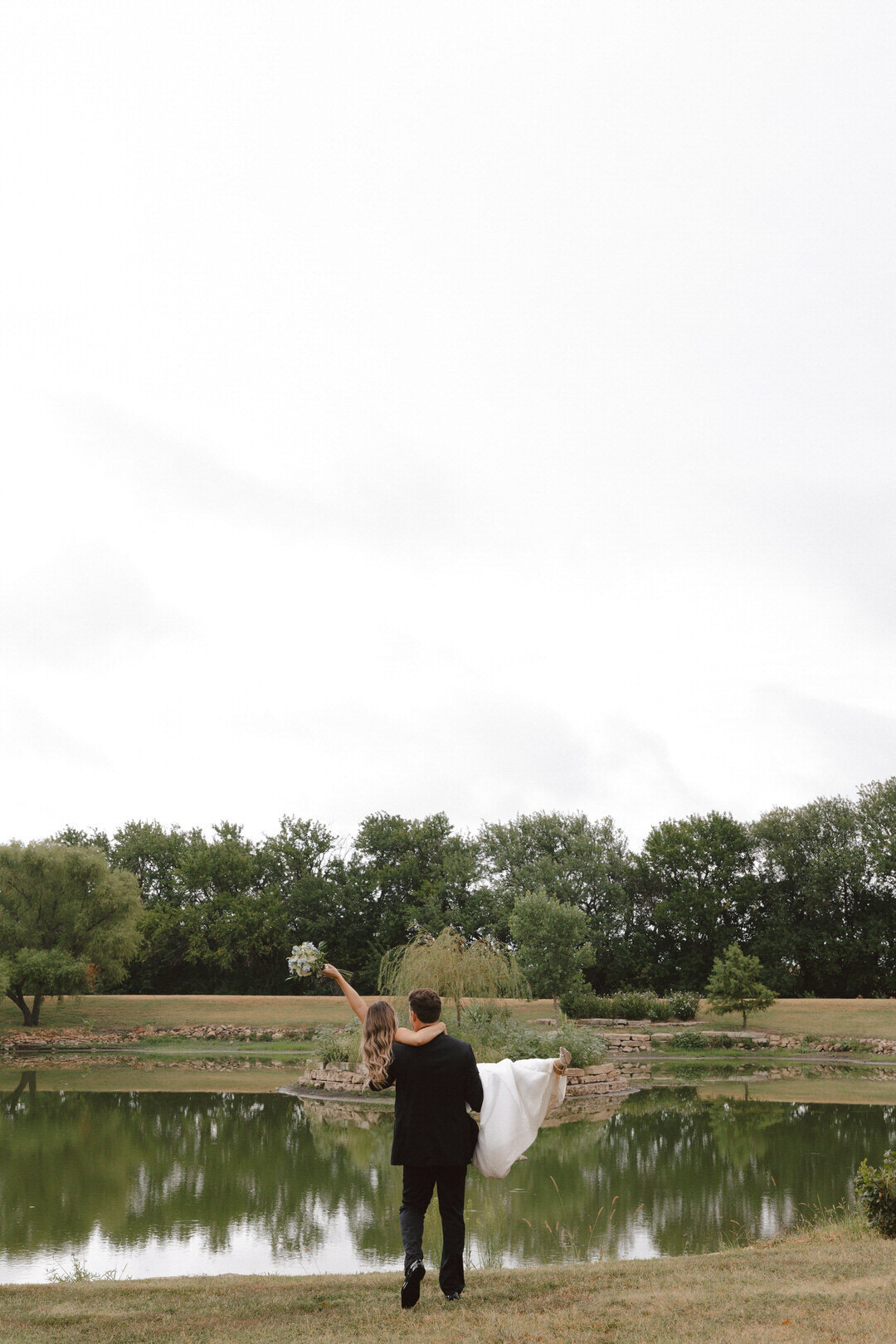 reuben-wedding-teasers-prairie-hill-vineyard-kayxbee-255