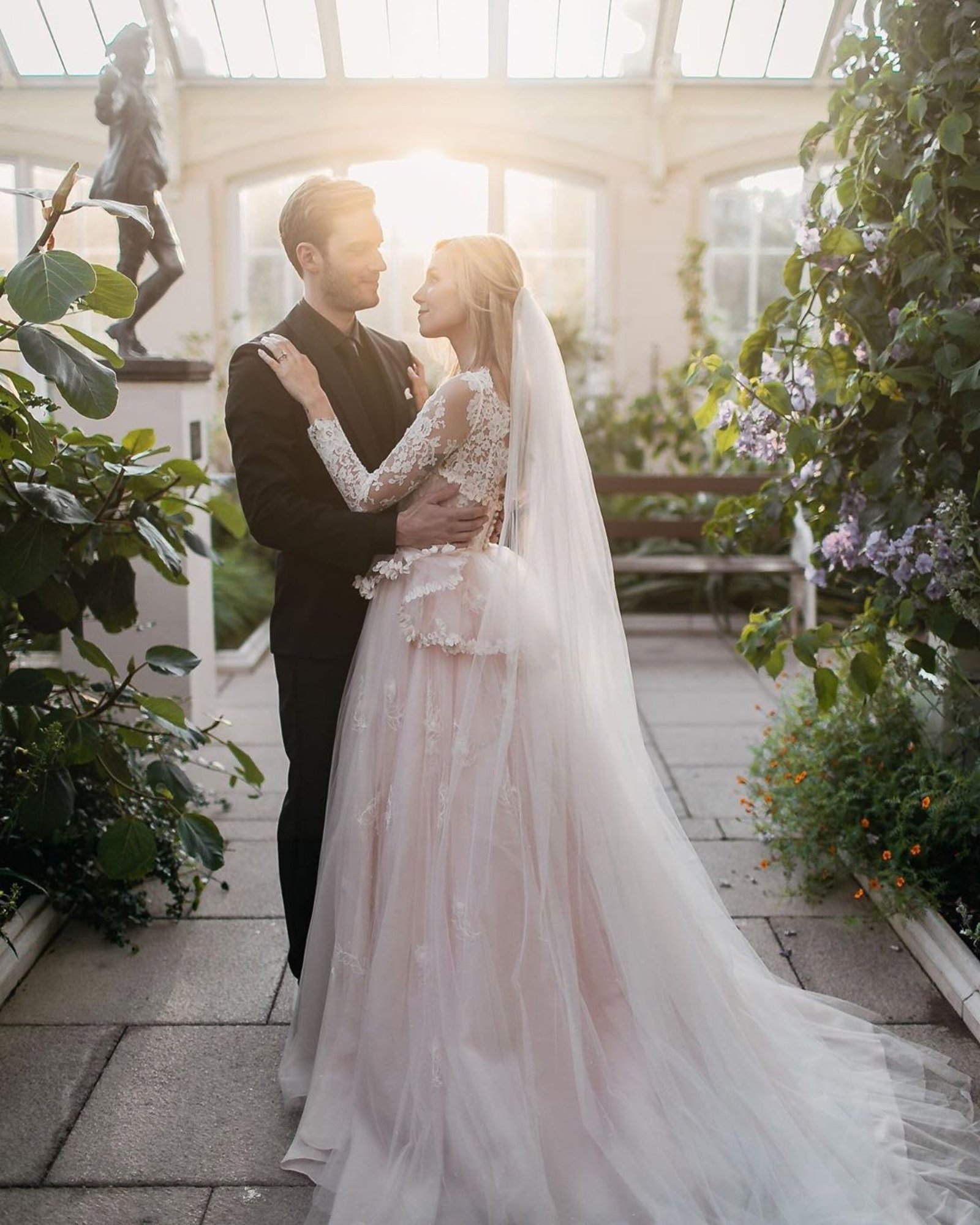 Felix-and-Marzia-wedding-dress-by-JoanneFlemingDesign-JessicaKobeissiPhoto (4)